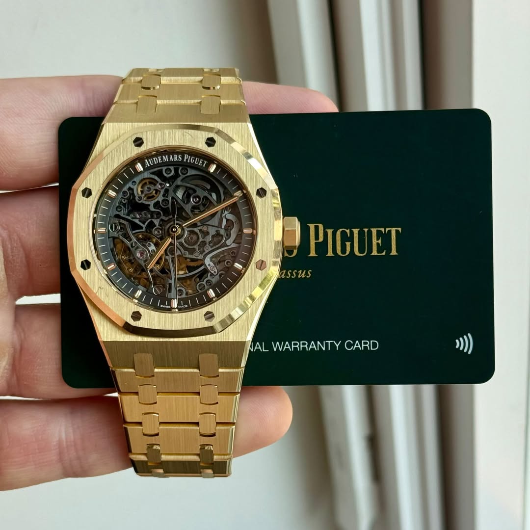 May be an image of wrist watch and text that says '精 גמג ARS PIGEE 0 U 1 (() (D e തල - PIGUET assus NALWARRANTYCARD AL WARRANTY CARD ")))'