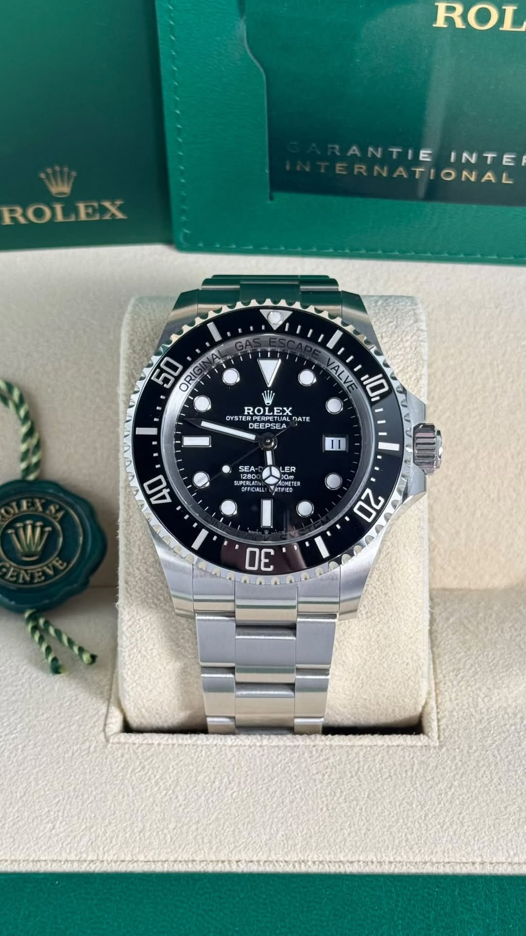May be an image of wrist watch and text that says 'ROL ROLEX ANTIE ANTIEINTE INTE ATIONAL 50 ORIG ALVE 10 ROLEX OYSTE GEE DEEPSEA TERPERPETUAL ERPERPETUAL DEEOCEA ATE 1I SEA RO…