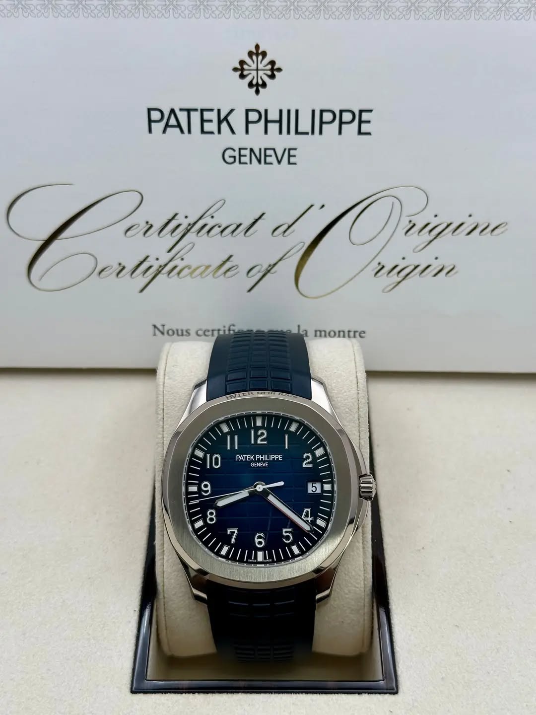 May be an image of wrist watch and text that says 'PATEK PHILIPPE GENEVE Catfunt Orain rigin Pertificat Drizin Dertificate Nous cerrifianemmla جال montre cerrif MITO 12 10…