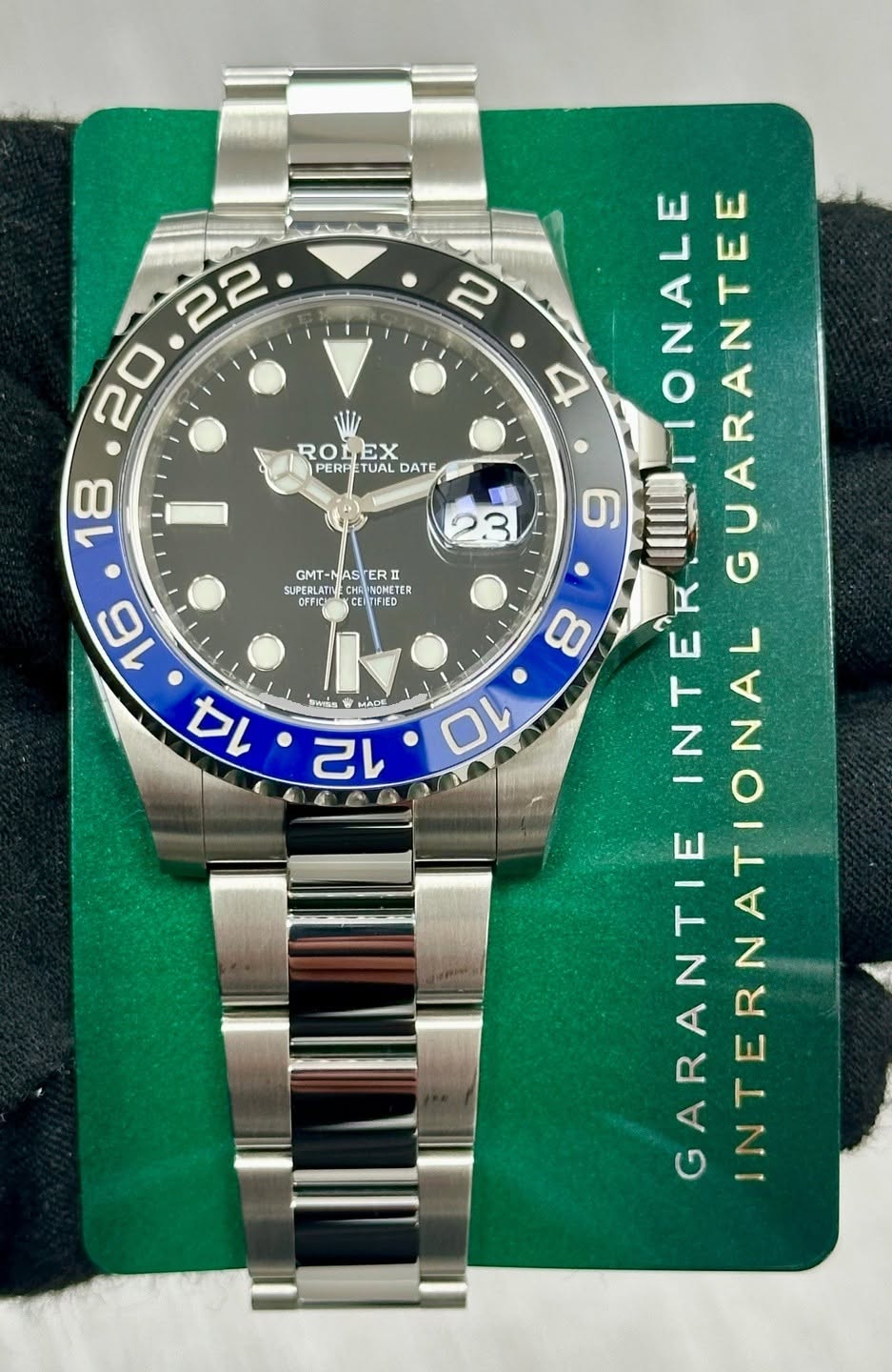 May be an image of wrist watch and text that says '22 20 18 ROL EX PERPETUAL DATE GMT-MAS ER SUPERLATIN CHN CEL FIFIED INGHETER ETER 16 รนาลื่อ SND0 MAAE 12 2 4 TIONALE 6 GUARANTEE…