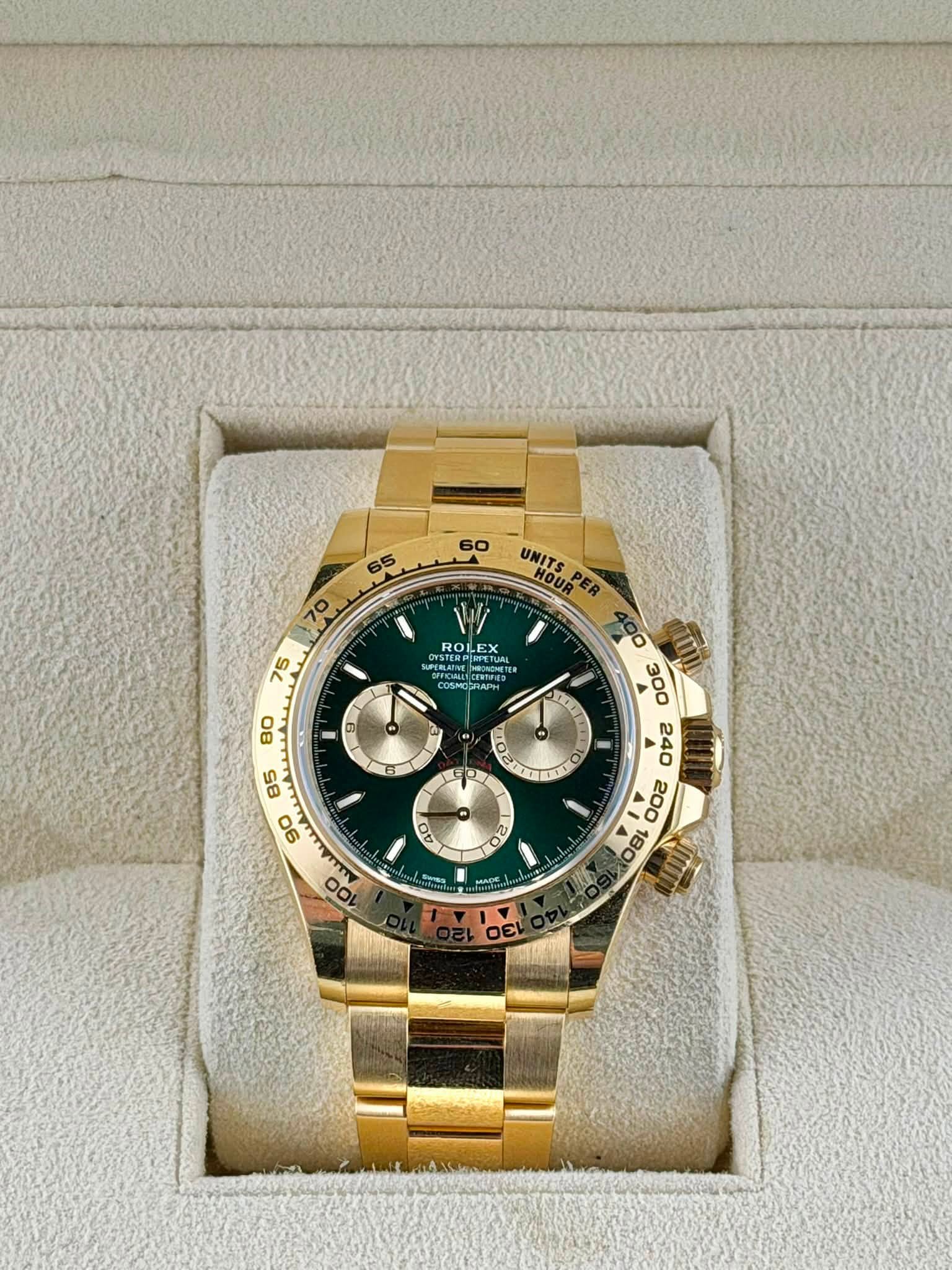 May be an image of wrist watch and text that says ' ROLEX SUPERLATIVE Aera JARIL COSMEbRIA 80 သံ 10 UNITS Ho HOU PER の 180 OF 2 FTT E 1 85 90 IC 0 e 20 5 00 M'