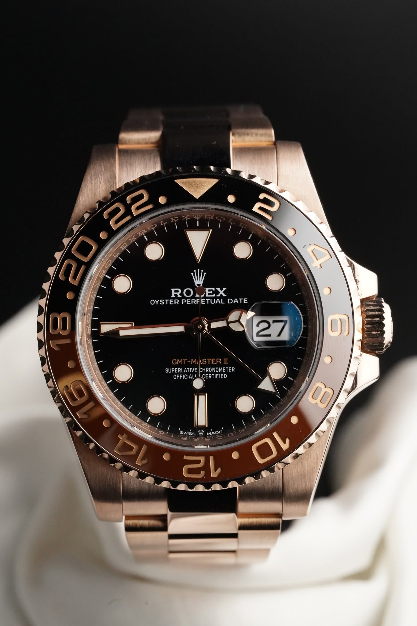 May be an image of wrist watch and text that says 'P9N19N 2 o 4 ROL ROLEX EX OYSTER OYSTERPERFETUAL TUAL DATE 27 SUPERLATI ECH CHRONOMETER OFFI OFFICIAL OFFICIAL1CERTIFIED…