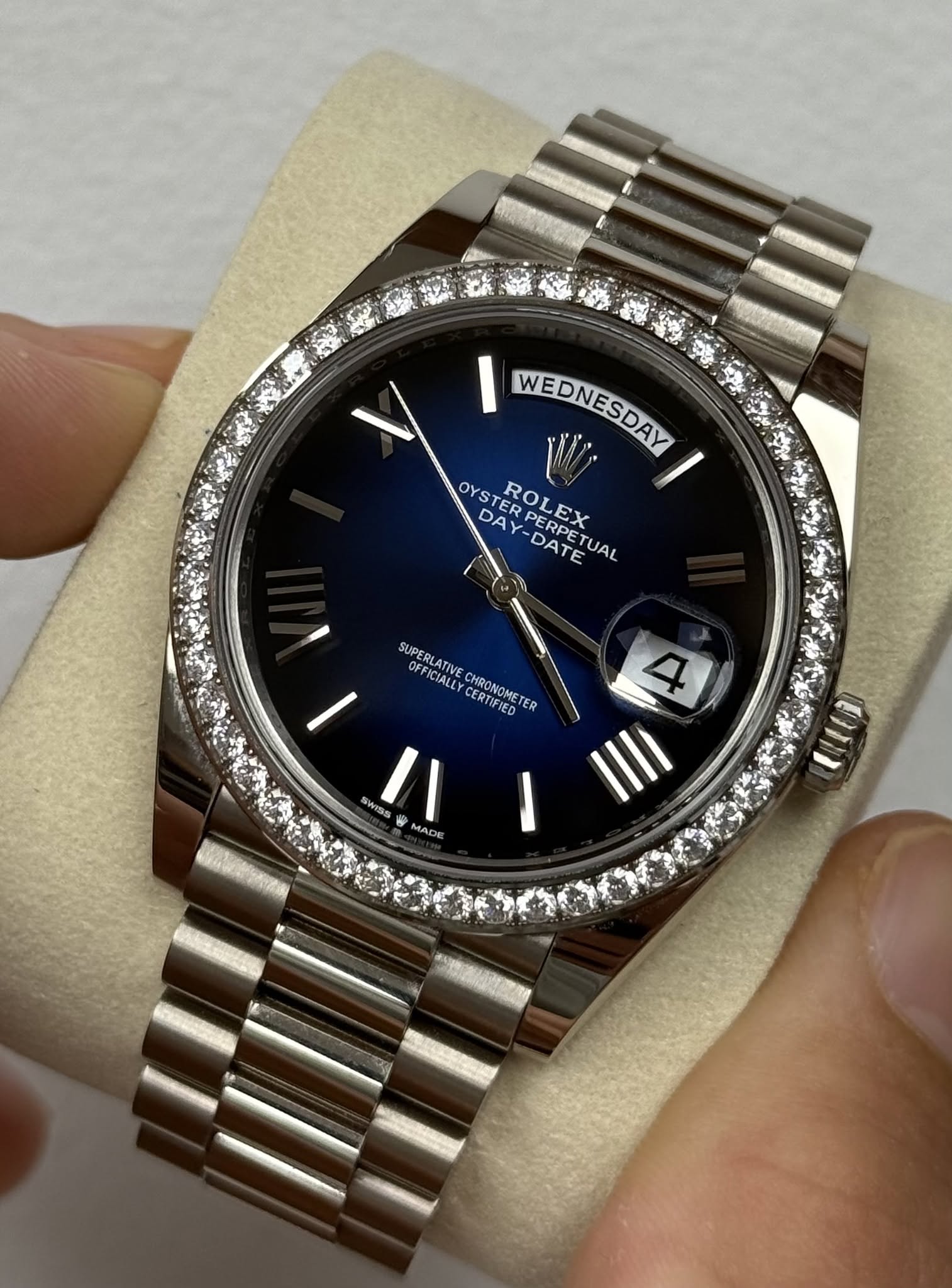 May be an image of wrist watch and text that says 'WEDNESDAY OYST YSTERP BOLEX DA ROLEX AY-DATEAL ERPETUAL TUAL DATE SUPERLATIVE FFICIALLYCERTE / OFFICTALLY CERTIFIED CHRONOMETE ER…