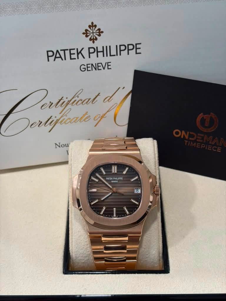 May be an image of wrist watch and text that says 'የለኢኢ?! PATEKPHILIPPE PATEK PHILIPPE GENEVE Crrtfia d' Dertificat Dertificate Nou ISTEKPHILIPPE PHILI HILIPPE PATEK SENEVE 8 8'