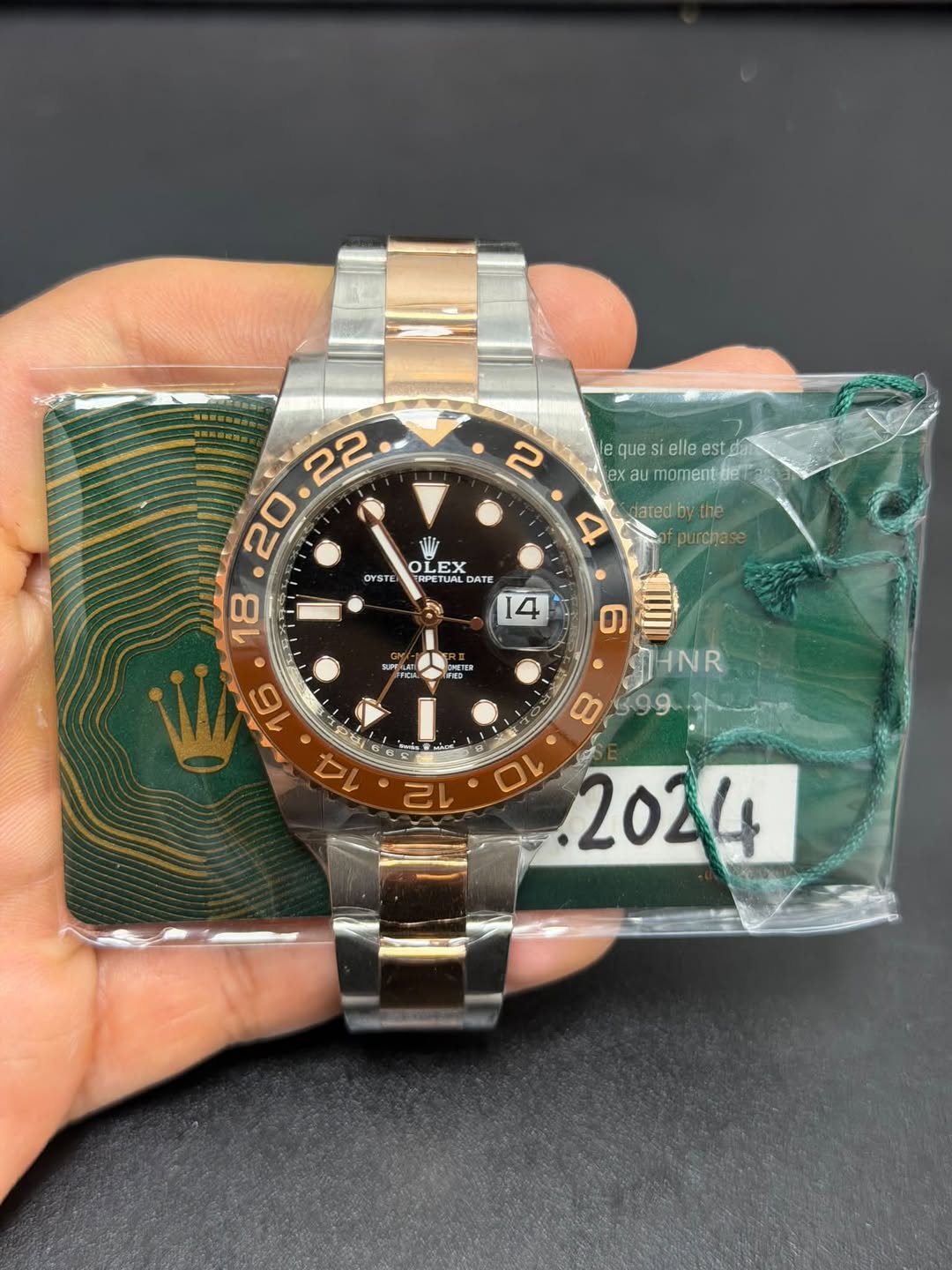 May be an image of wrist watch and text that says '22 20 2 que si elle est exaumoment:den eX exa momentidre 4 datedbythe the atedo purchas OYSTE OL LEX EX EX PETUAL DATE 18 79 고개 4…