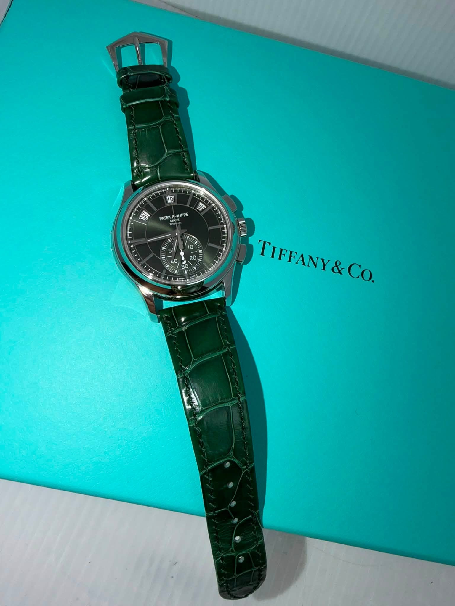 May be an image of wrist watch and text that says '1일 KTEK M S SI H 10 40, UE 10 TIFFANY&Co.'