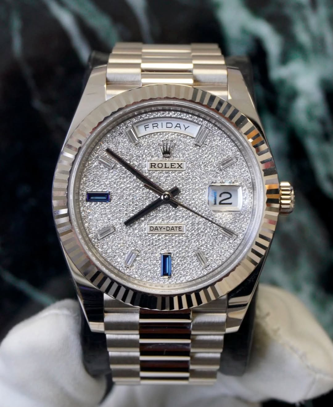 May be an image of wrist watch and text that says 'FRIDAY ROLEX 12 ai م 20 0 DAY-DATE I'