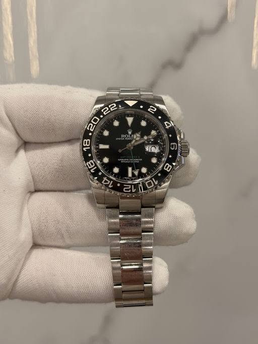 May be an image of wrist watch and text that says '• ROLTE 18 E 8 カ 2レ a010 م טם'