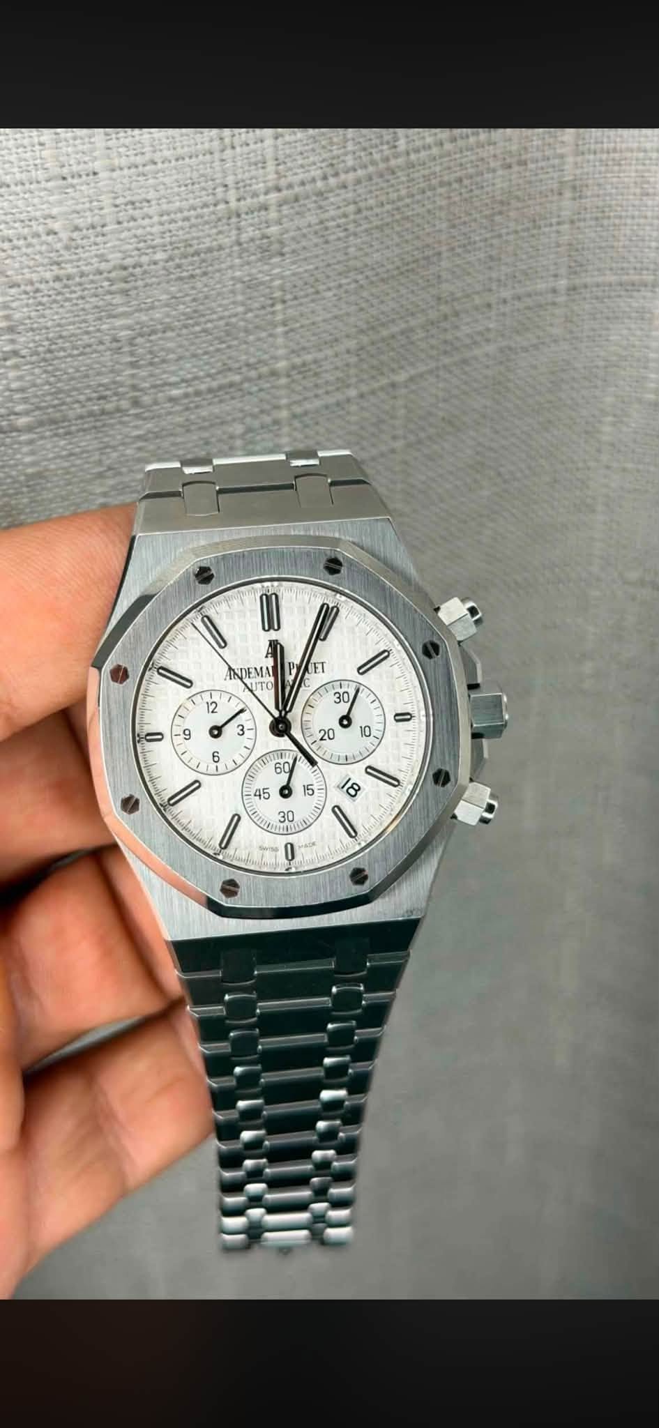 May be an image of wrist watch and text that says 'II KDEMA EMA 12 ET I - ل y 20 ل b 6 에 18 I ló 文 0 ل'