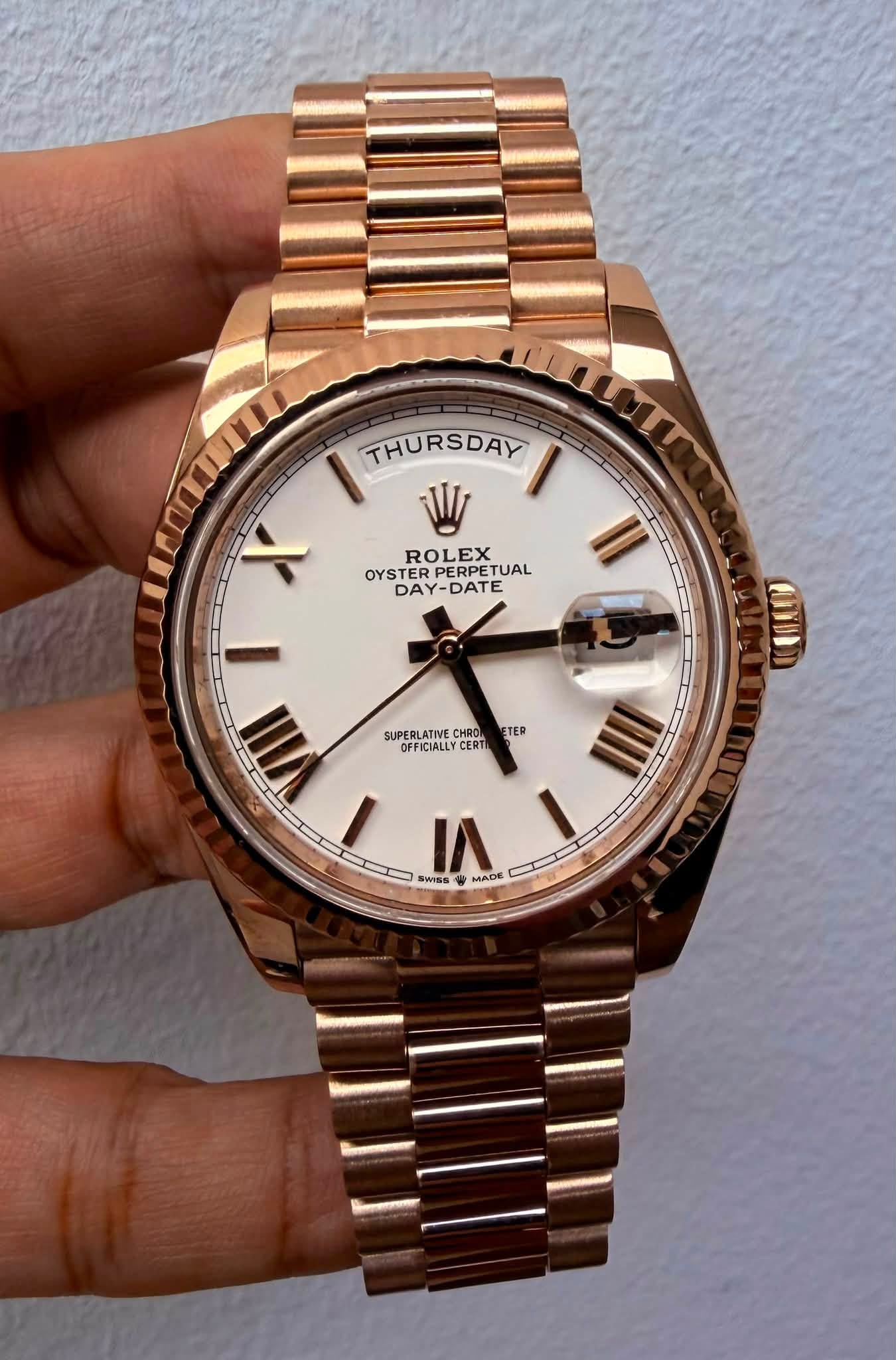 May be an image of wrist watch and text that says 'THURSDAY ROLEX ROL EX OYSTER OYS OYSTERPERPETUAL PERPETUA PERPETUAL TUAL DAY-DATE DAY-D -DATE DAY X I VIII SUPERLATIVE CH ่่า…