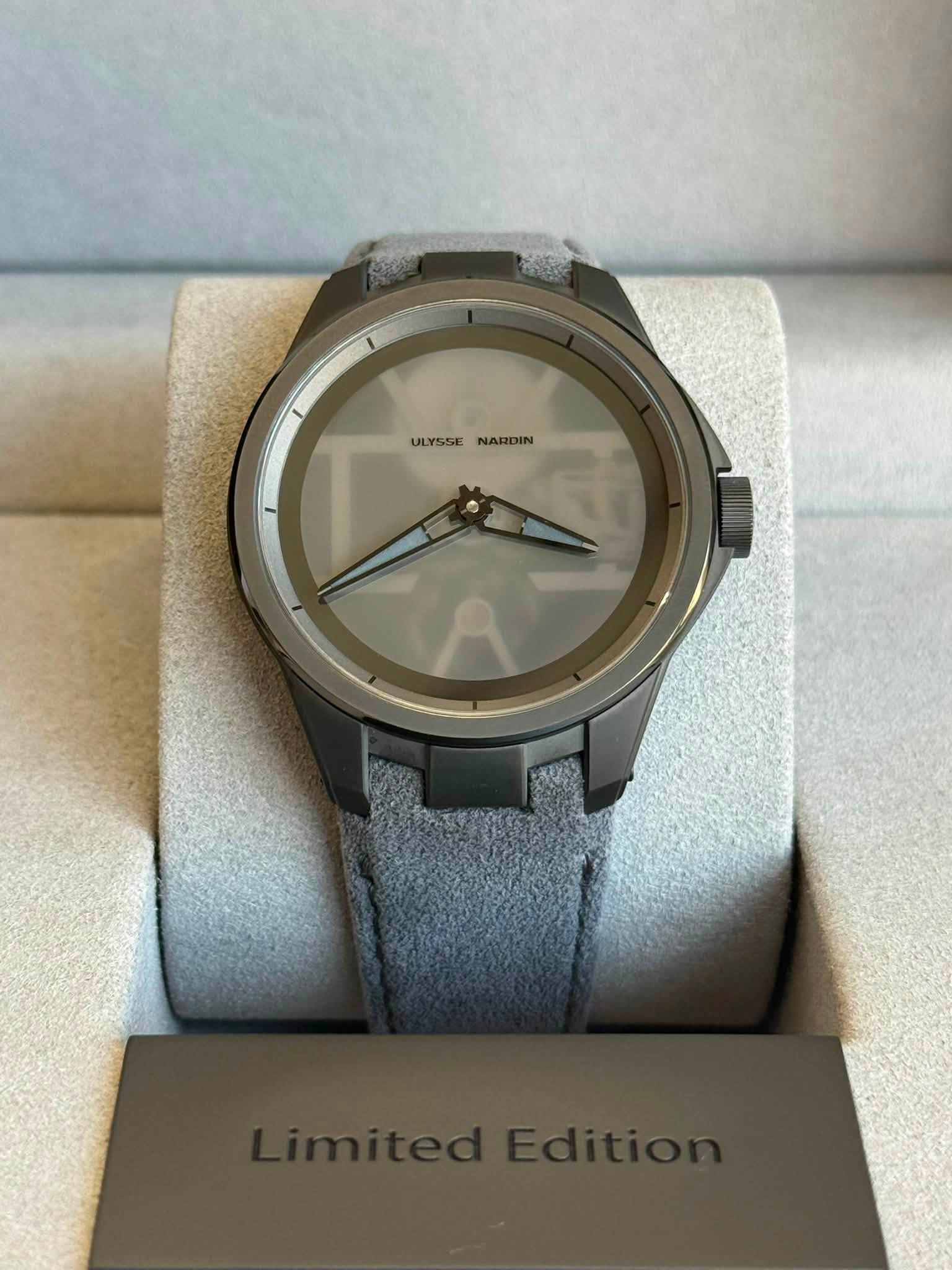 May be an image of digital watch and text that says 'ULYSSE ULYSSENARIN NARDIN'
