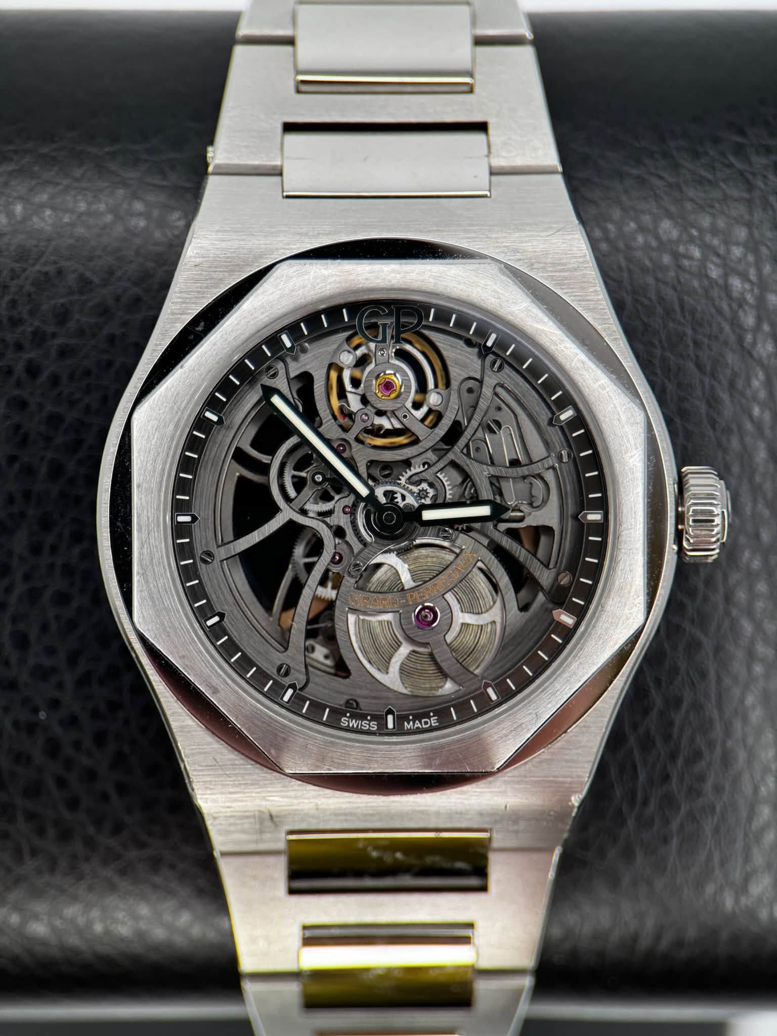 May be an image of wrist watch and text that says 'ግጠባባ ጢን แผบ SWISS J MADE'