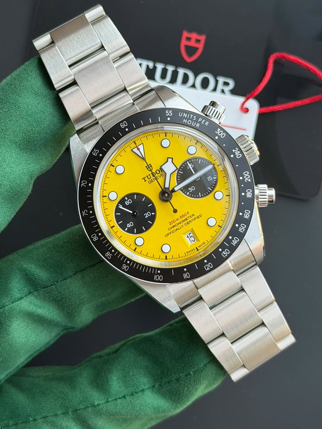 May be an image of wrist watch and text that says '60 円 TUDOR 55 HOUR UNITSP PER 300 65 ''' ተዛጣዋጣ 70 1l اة 11 X م メ行 枚 1:660 METER CERTIFIED IFIED OFFICIALLY om CHRONON 200m…