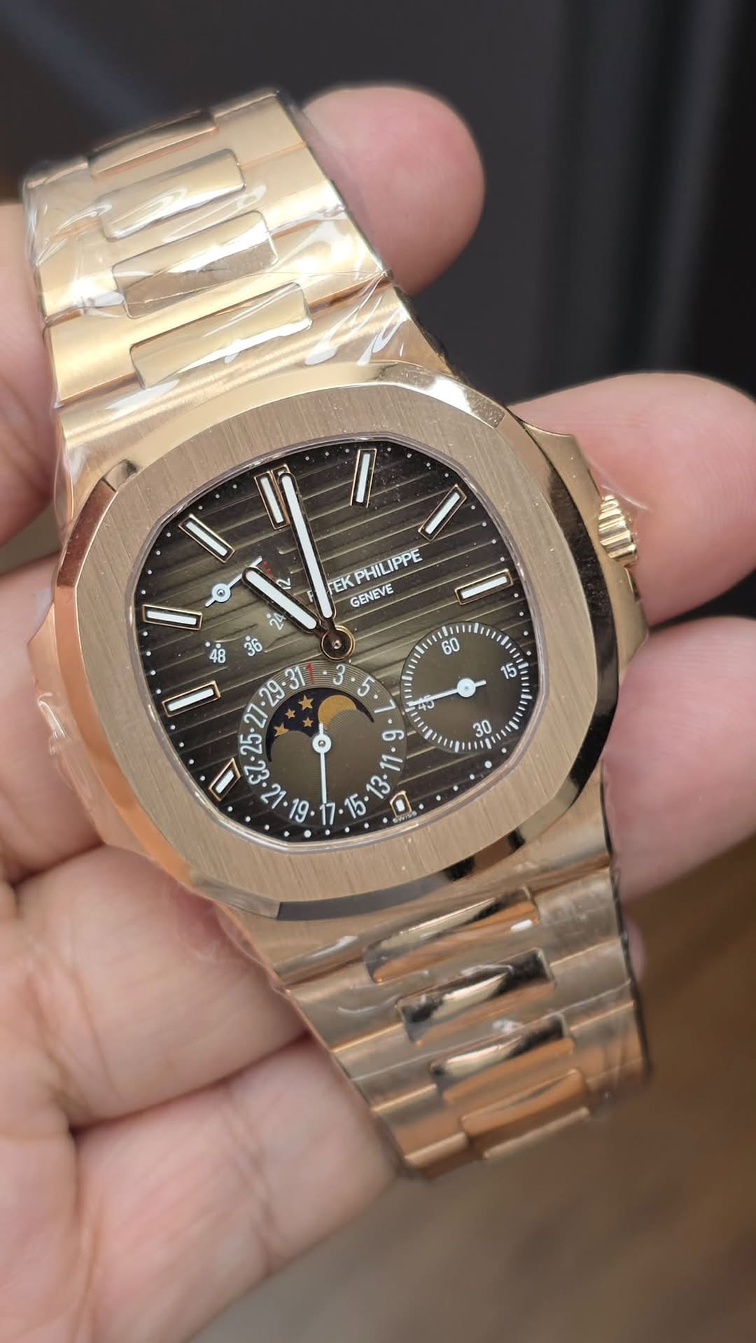May be an image of wrist watch and text that says '0 TEKPHI TEKPHILIPPE TEK GENEVE IPPE 60 5 5 2 ግ4 sô ف 40 40 25 တ 1 .E7-25 7ロ・ '
