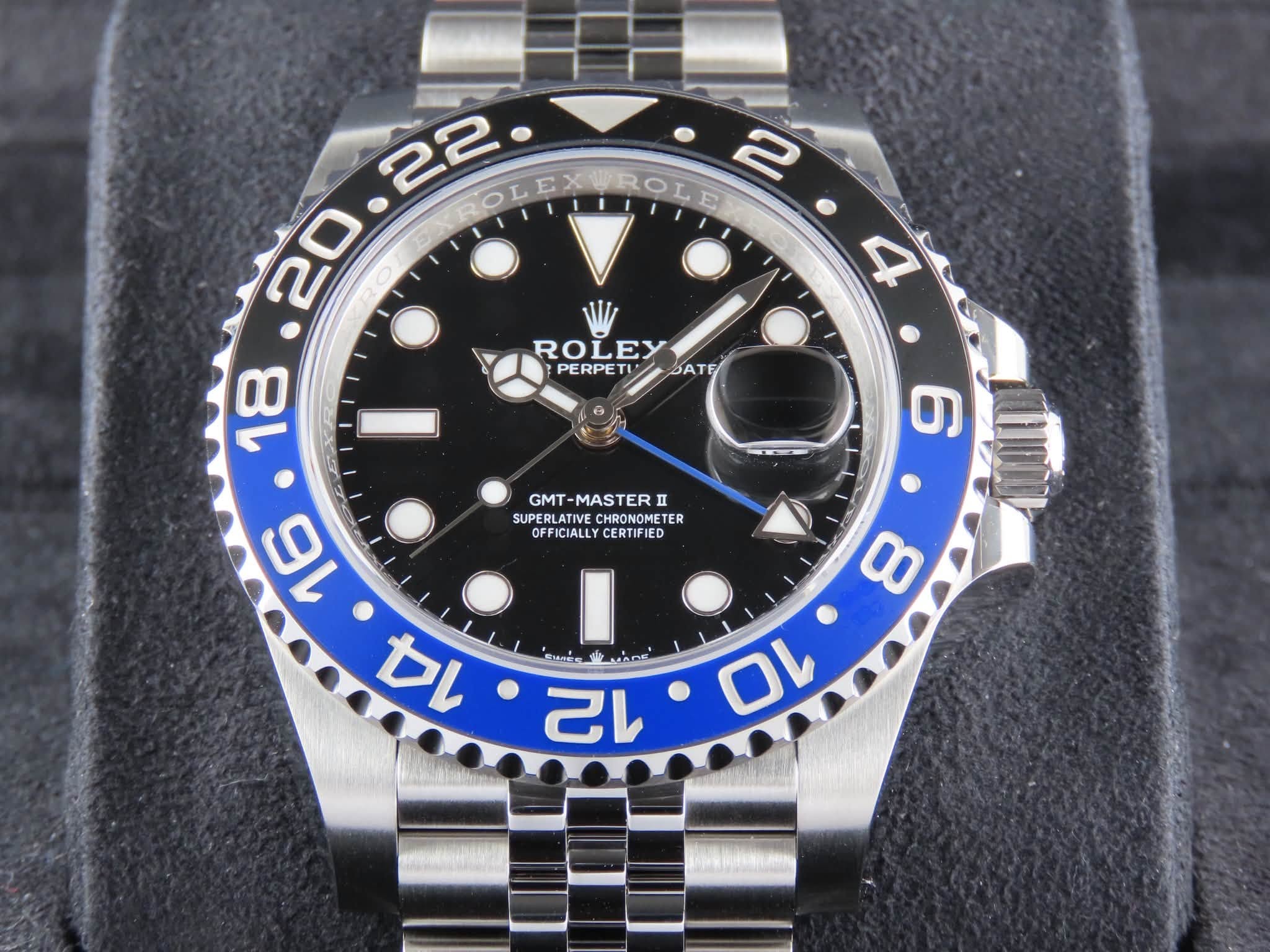 May be an image of wrist watch and text that says '22. OLEXYROLE OLEX XWROLE ROL ROLEY PERPET PERPETATE TU SATF 9 GMT-MASTER II SUPERLATIVEC CHRONOMETER ER OFFICIALLY CERTIFIED…