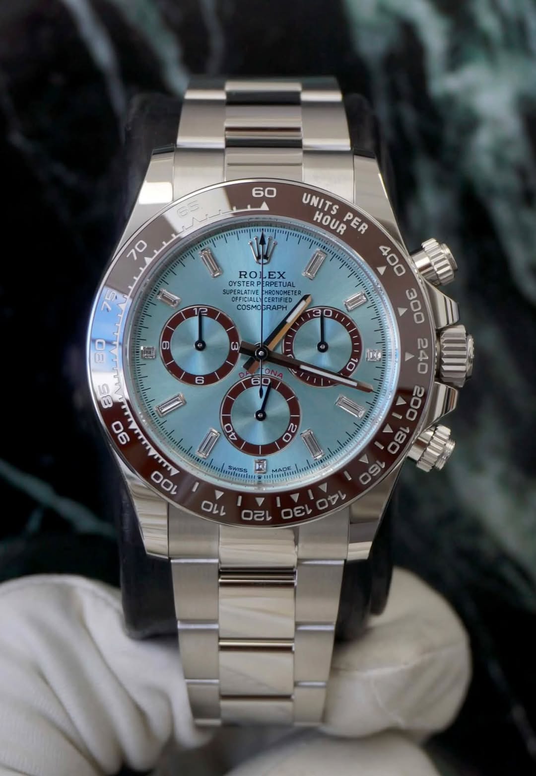 May be an image of wrist watch and text that says ' W RO ROLEX EX SUSFELATIVE PNETER ERTIFIED COSMOGRAPH COSMO RAPH 3 UNITS HOUR PER ER W 200 e ผ မှ 30 画 9 85 مفاليد መቶጥ I 6 90…
