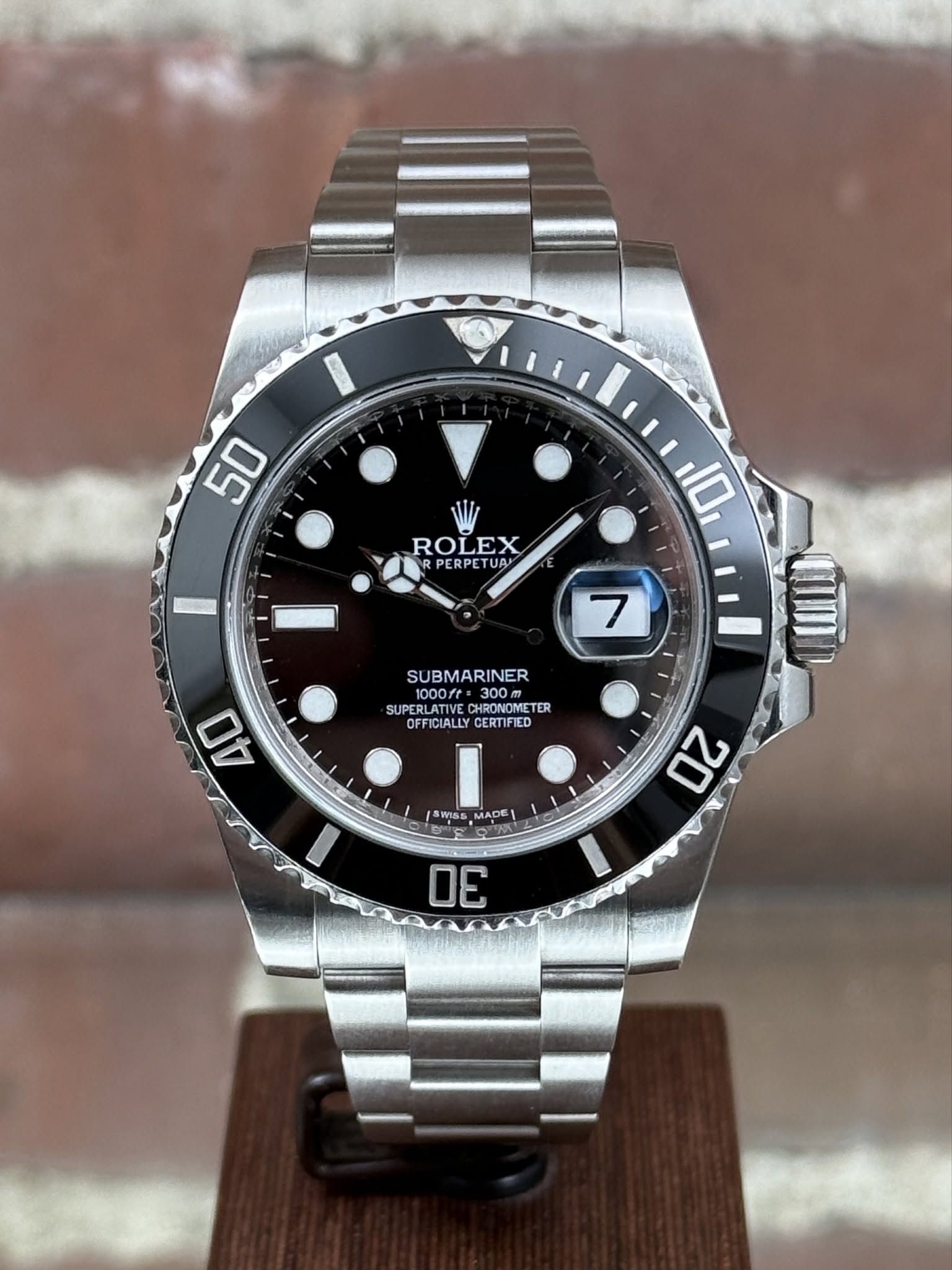 May be an image of wrist watch and text that says '50 ROLEX RPE PERPETUA E 7 10 Om SUBMARINER 1000f 300m SUP SUPERLATIVE CHRONOMETER OFFICIALLY CERTIFIED 40 SWISS ADE 20 30'