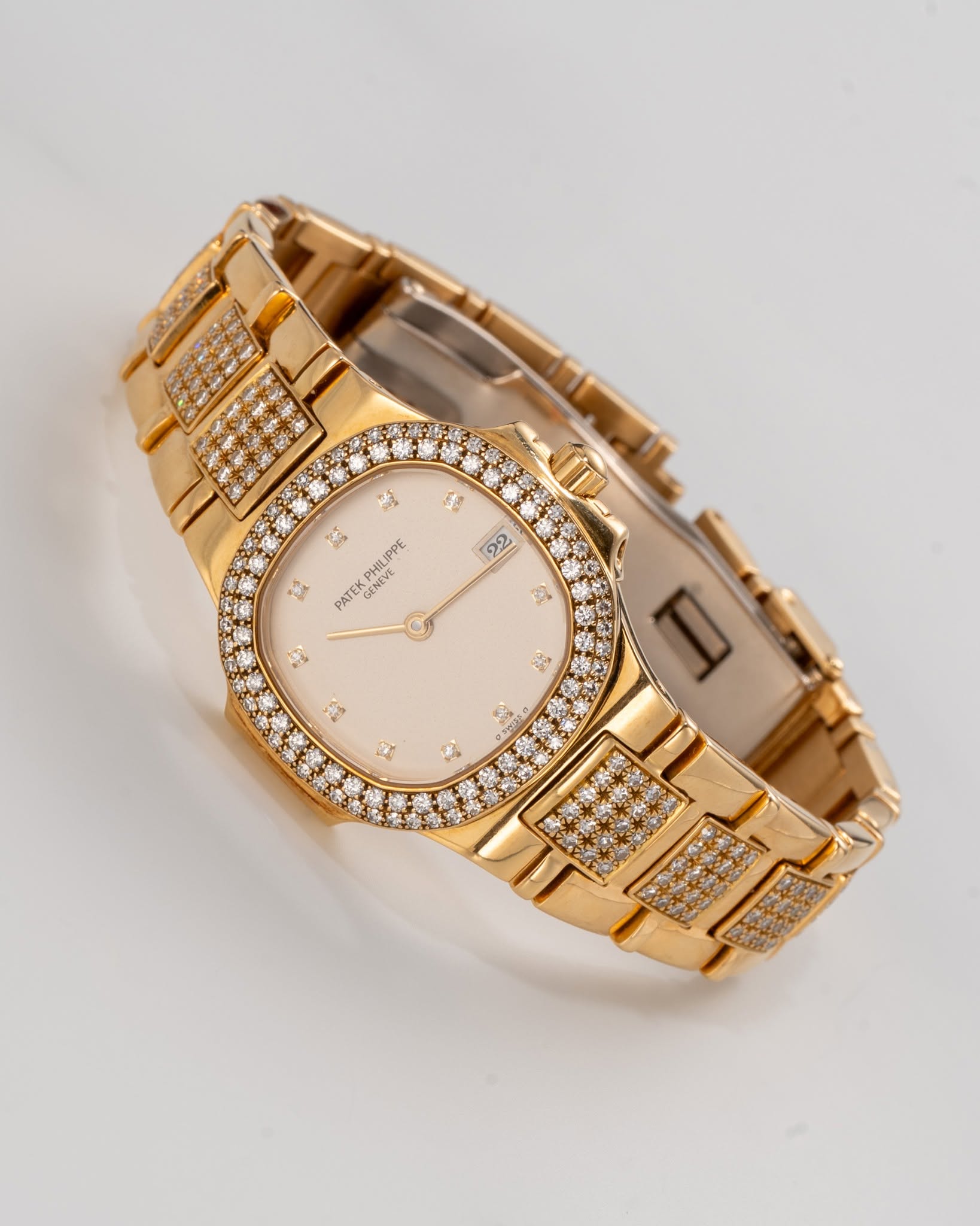 May be an image of jewellery, wrist watch and text that says "C PHILIP IPPE PATE ENEVE ENEV 家 幸 ሆ SITN 22 22 نع 日 ፰ SA ق N0X"