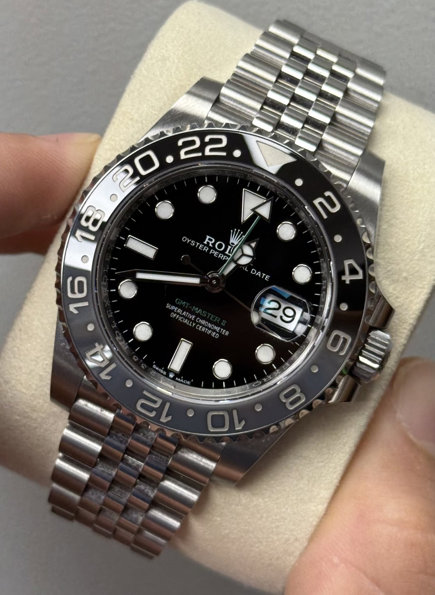 May be an image of wrist watch and text that says 'בב OYSTER OYSTEROLO ER ROi PERP DATE DA O 18 16 14 SwISs 왕 MAOK בח' • 10 SUPERL SUPERLATIVE FFICIALL LLYCEOTIFIE CERTIFIED…