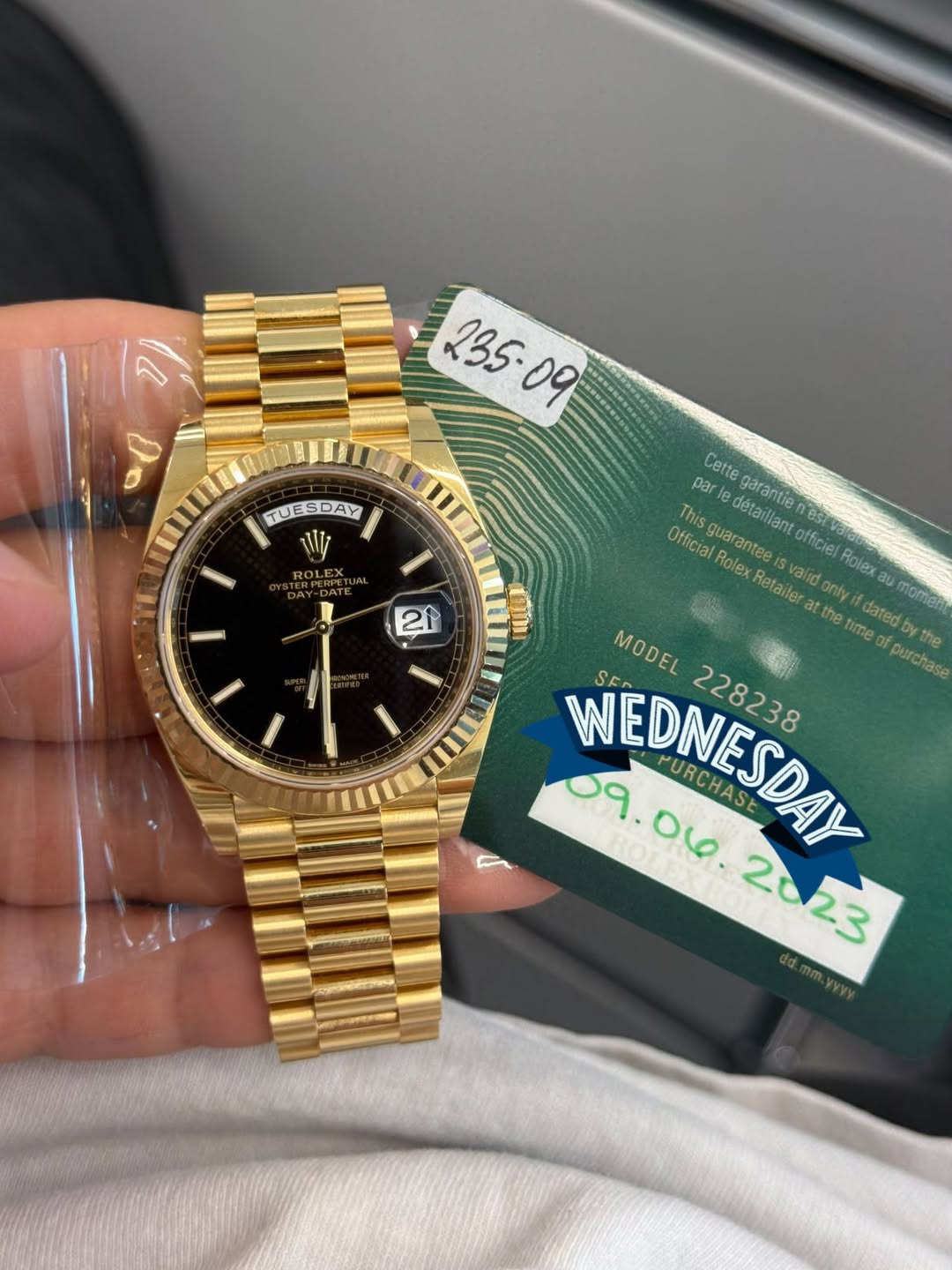May be an image of wrist watch and text that says ' TUESDAY TUES DAY ROLE 2i S00NG Cette par edétailla This détaillant estva garantie Official Rolex rantee vai officiel Rolex በዝ…