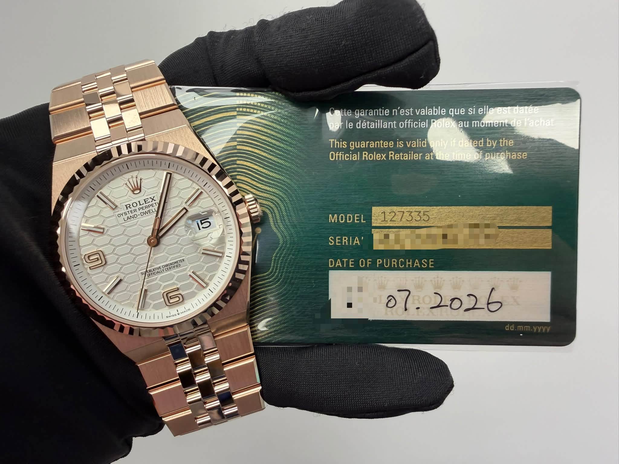 May be an image of wrist watch and text that says 'teg ga Aa antie n'est valable que si elle ellerestdatée le détaillant officiel Rolex au moment-de lachat I This guar rantee is…