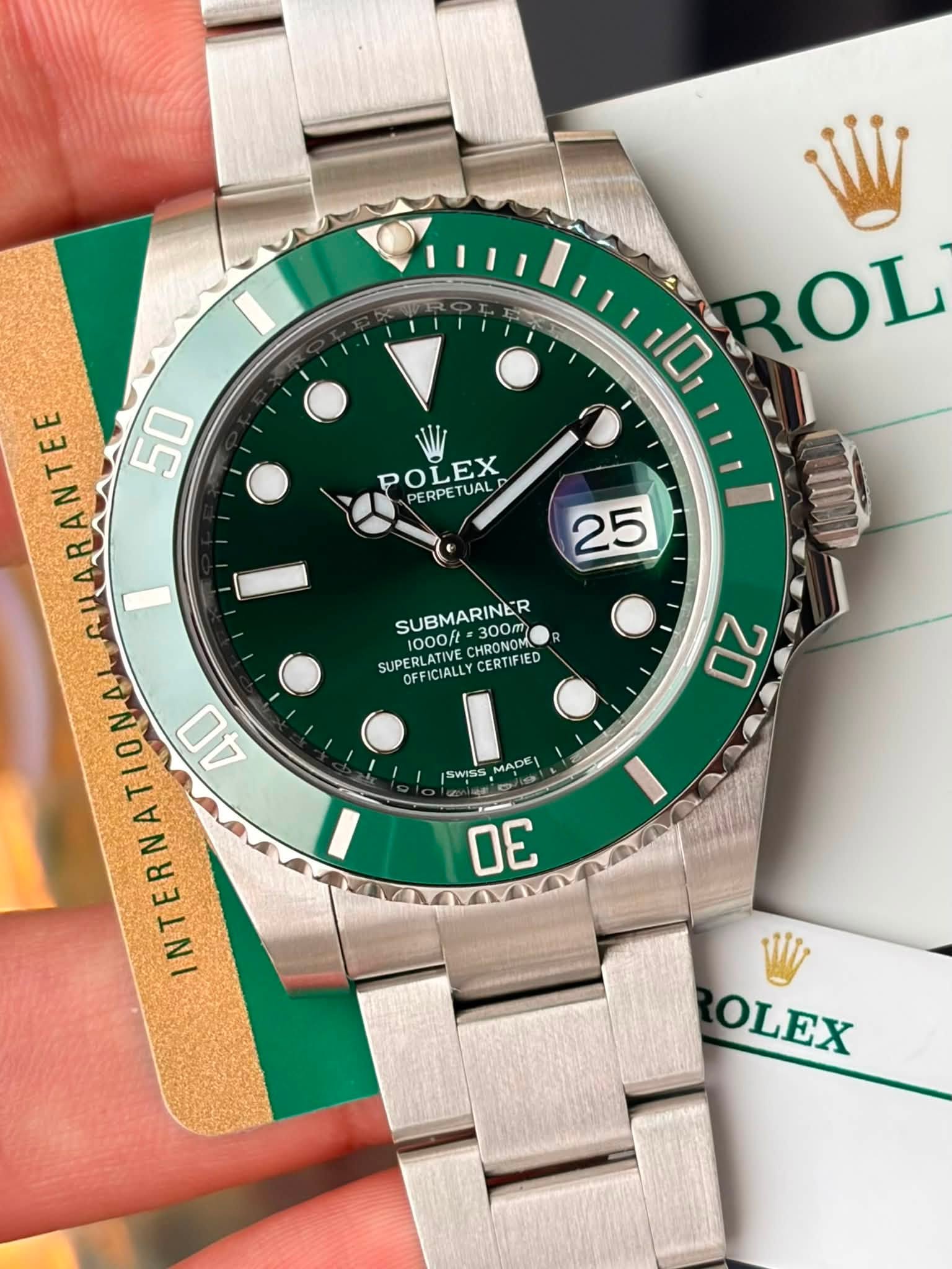 May be an image of wrist watch and text that says 'סוייווך 110 ROL POLEX EX PERPETUAL TUAL PERPE 25 T00 SUBMARINER 300m 1000/t HROMON SUPERLATIVE 1000/ CHRONOM…