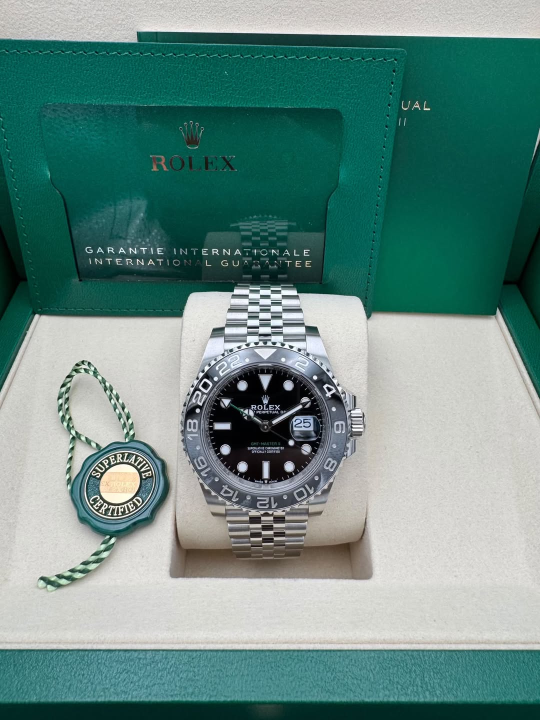 May be an image of wrist watch and text that says 'UAL شی GARANTIE INTERNATIONALE GARANTIEINTERNATIONALE IN TONALE INTERNATI LGUASANTEE LGUA: SANTEE !TEE 2 H LF や ROLEX EX t…
