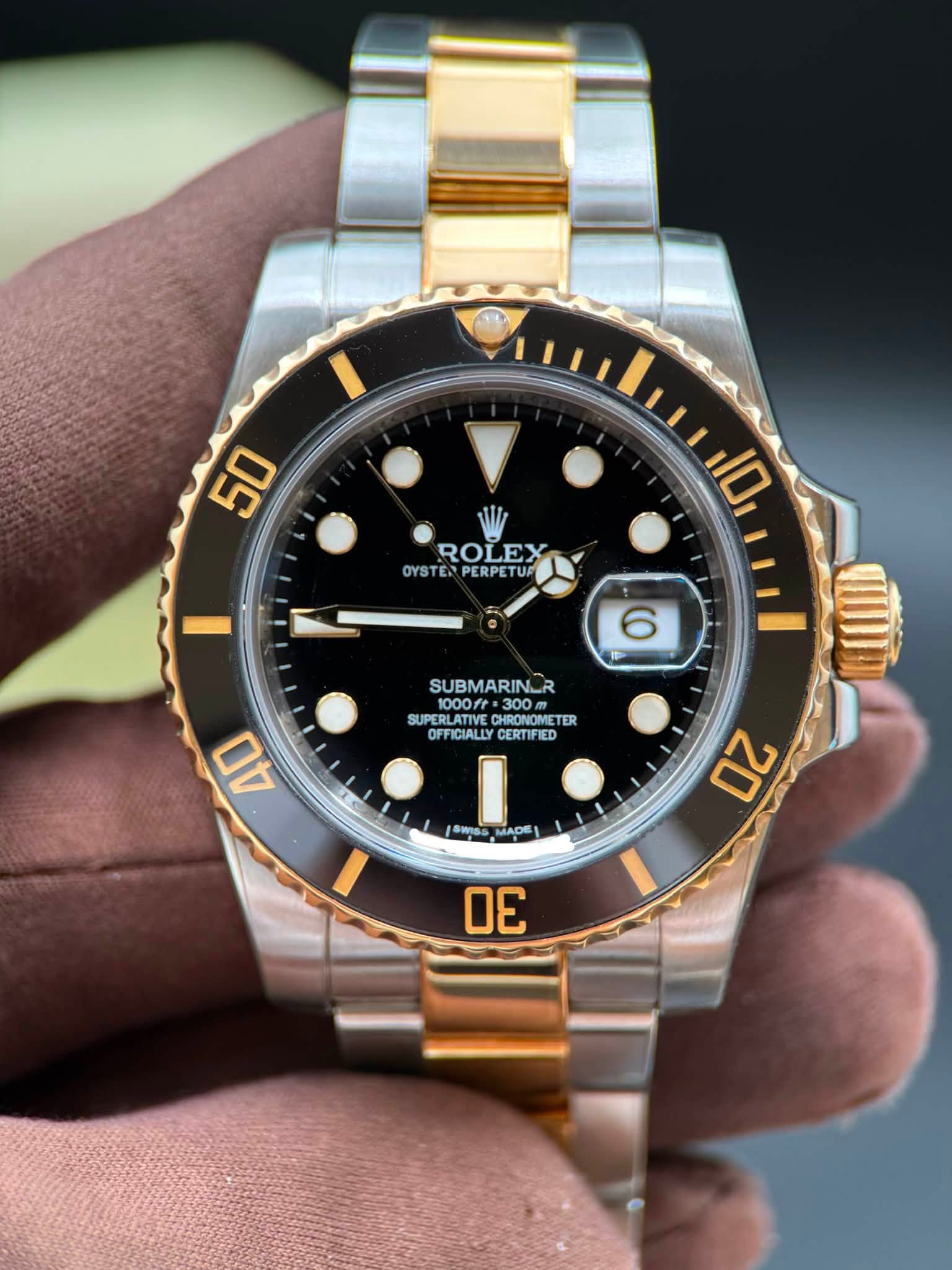 May be an image of wrist watch and text that says '50 OYSTENPERPETU ROLEX OYSTE PERPETUR PERPE 10 6 SUBMARIN 1000ft. m SUPERLATIVE CHRONOMETER SUPERLATIVE.CHRORIONETER HDOSIGN TER…
