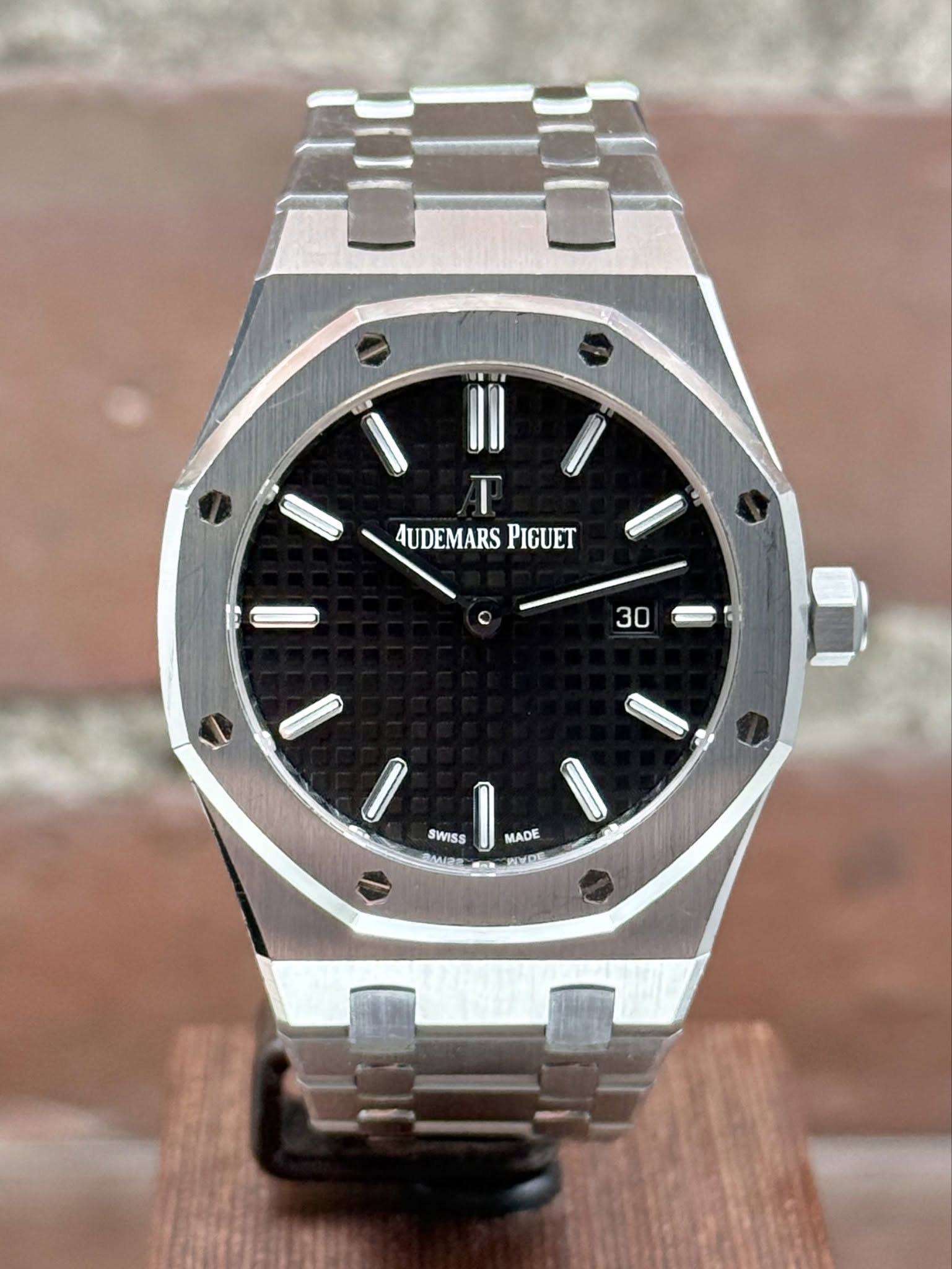 May be an image of wrist watch and text that says '4UDEMARSPIGUET 4UDEMARS PIGUET C 30 I SWISS 2 MADE 魔彩口'