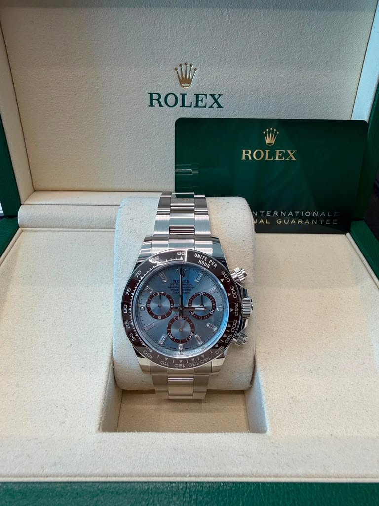 May be an image of wrist watch and text that says 'W ROLEX ROLEX TERNATION AL ALGUARA UARAI 60 65 UNITS HOUR OU PER 香'