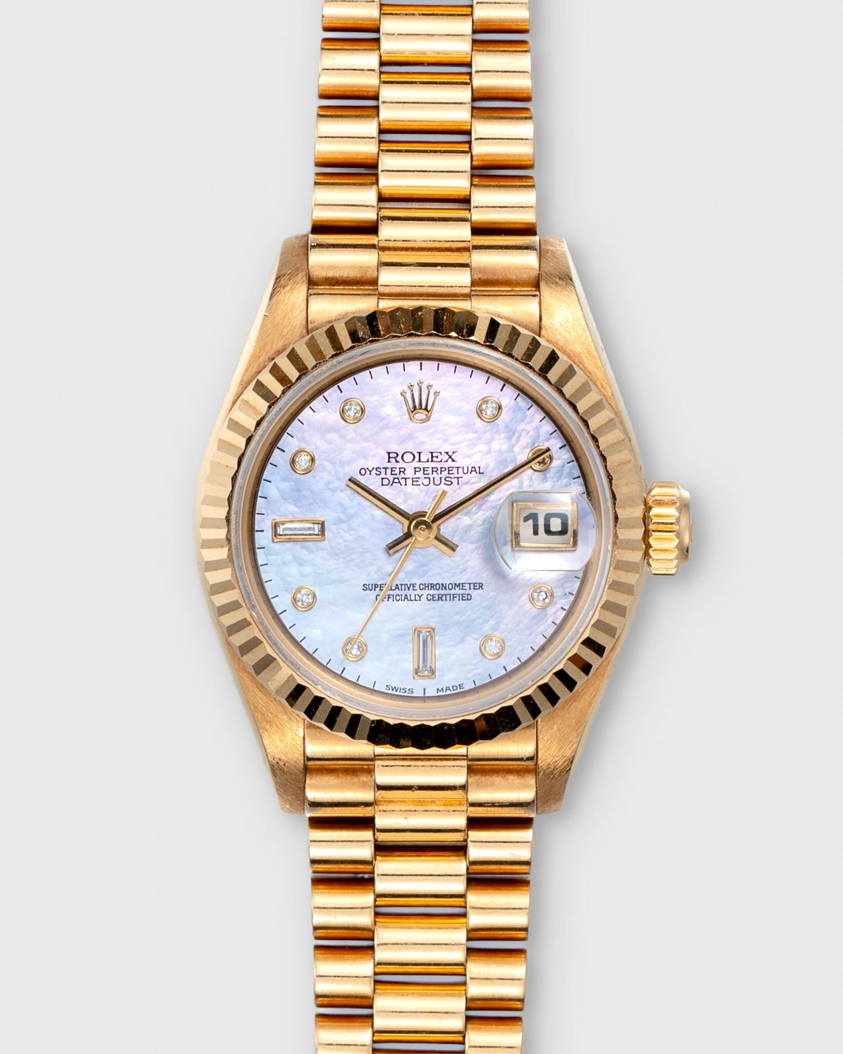 May be an image of wrist watch and text that says '0 ROLEX LEX OYSTERPRPETUAL OYST OYSTER DATE EURETUAL ERPETUAL 10 േ SP TE SUPE' LATIVECH CHRONOMETE FICIALLY CERTIFIED D WSS าว…