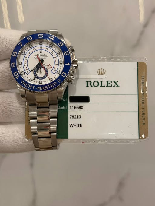 May be an image of wrist watch and text that says '5 6 ROLEX SNSNET E 4 3 2 בח C D R ריד O 17 0 C 0 0 公 llIz ROLEX del WHITE'
