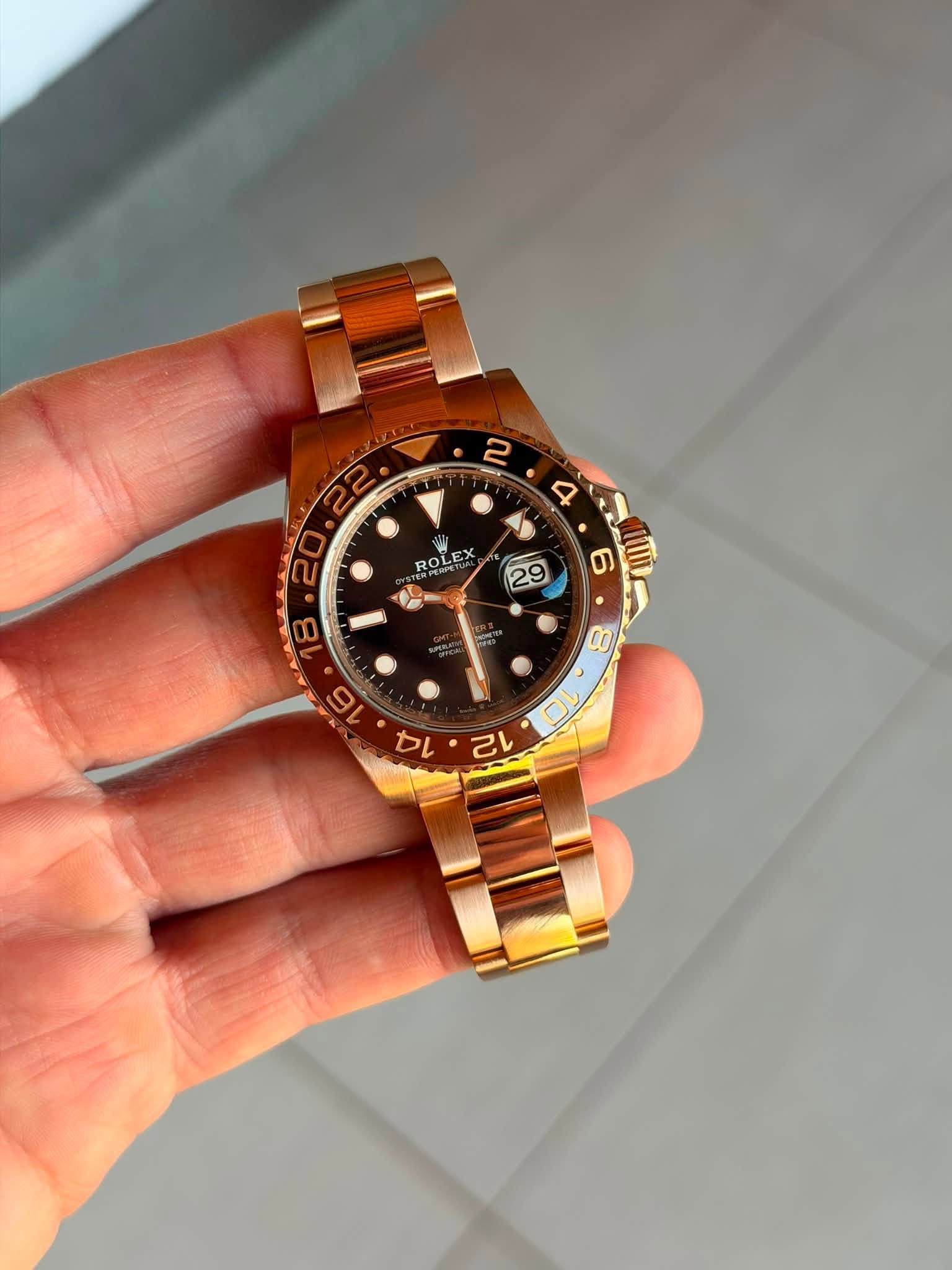 May be an image of wrist watch and text that says 'سے 2 ROLE X セ 7 마.라 • 己い'