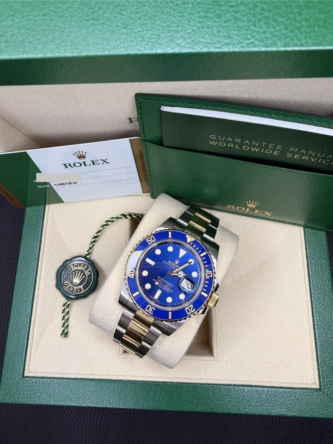 May be an image of wrist watch and text that says 'NW ROLEX EX ትጠዕጠት 118013L5 WORLDWIDE WORL GUARANTEE GUAR DWIDE MANL NTEE SERVIC ROL ROLEX EX w RRTNESA 50 RO ROLEY C GEMEWE 포차업 の…