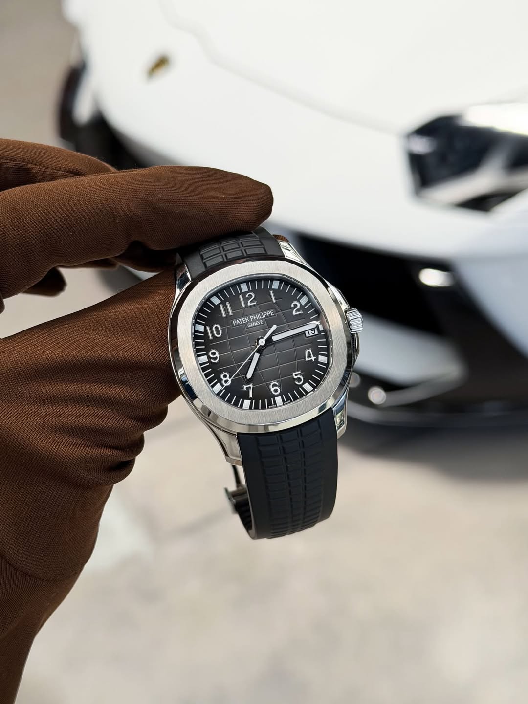 May be an image of wrist watch and text that says '2 2 春 PATEKPHOPPE IPPE LIPPE ATEKP PATERP EXD 0 9 ထ 8 م จ Aνη 4 5 6'