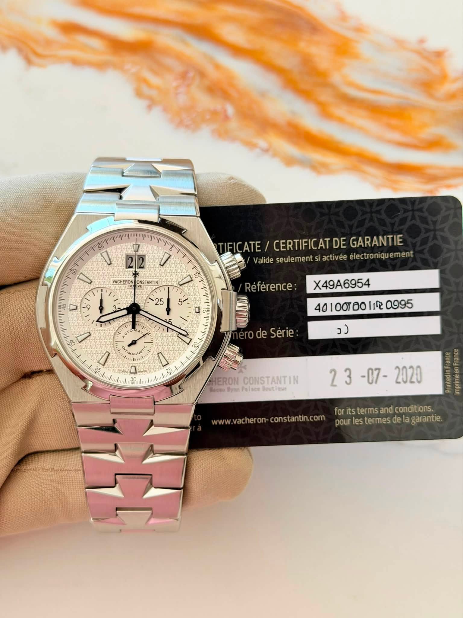 May be an image of wrist watch and text that says '0 22 68" 0 80 1 7 cMBO INSTANTIN 참께 IFICATE CERTIFICATDE DE GARANTIE Yaldesulenentstveeloee lide eulementsi ط 25 5 éférence 15…