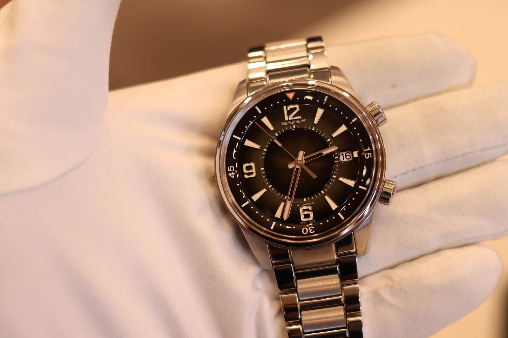 May be an image of wrist watch and text that says '12 1 I S + 4 9 16 5 / 1ል 6 -30 σε'