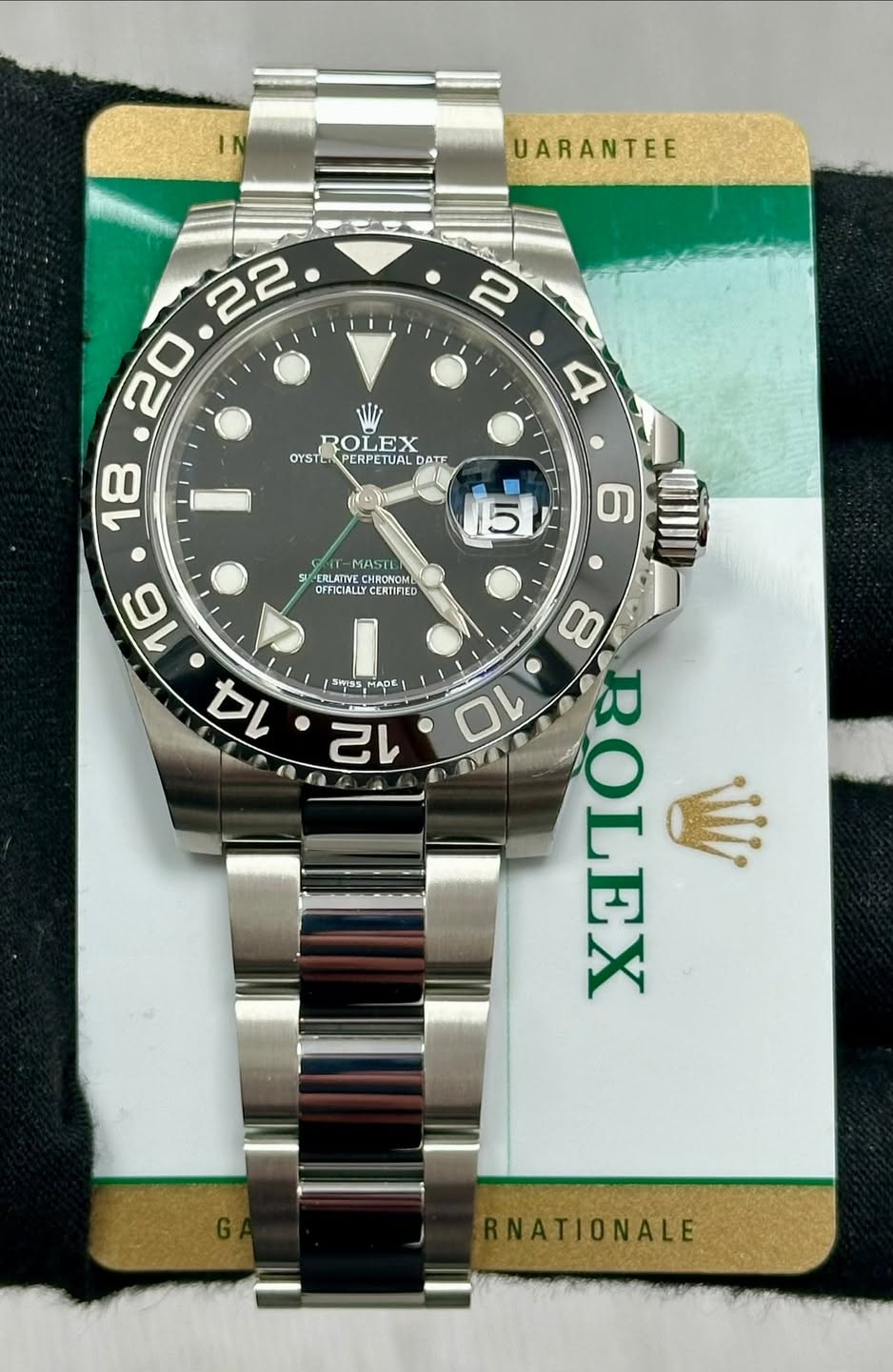 May be an image of wrist watch and text that says 'UARANTEE 22 20 2 OYSTEAPERPETA ROLEX OYSTEPERPEALDAT LEX ROI OYSTE PERPETUALDATE DATE 4 18 5 MASTE ERLATIVE RLATIVE CHRONOME…