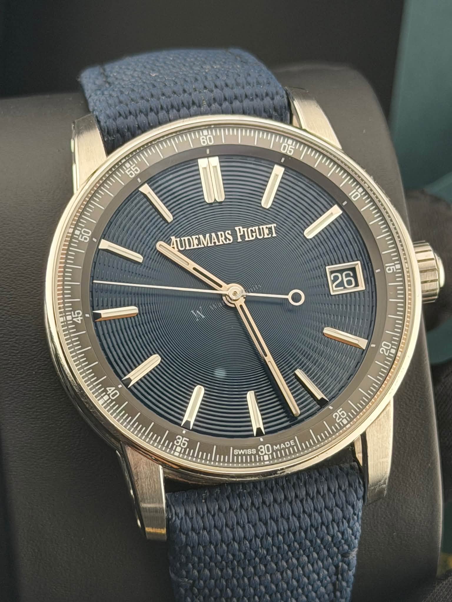 May be an image of wrist watch and text that says '60 BU 55' AUDEMARS PIGUET 45 T0 d SWISS 30 30 MADE'