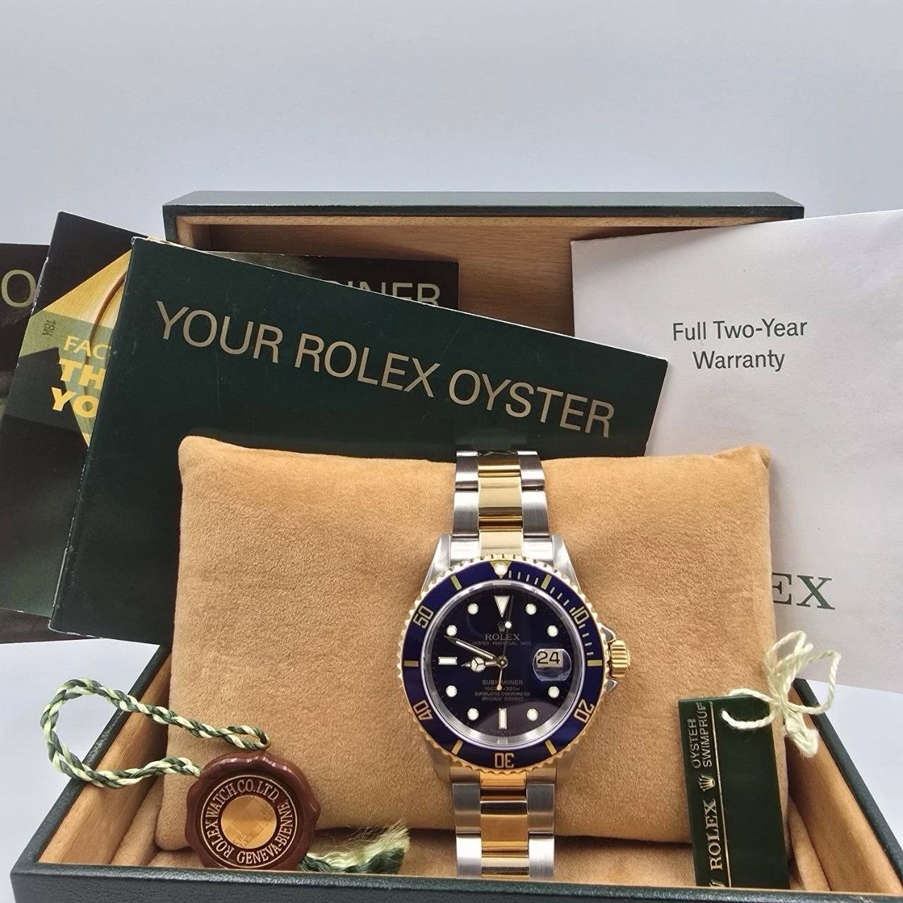 May be an image of wrist watch and text that says '공포꼭 YOUR ROLE ROLEXOYST Full Two- Two-Year Year Warranty T PILI 50 10 I サー 24 EX UII 40 20 ቤሰገይ GENEVE i O'