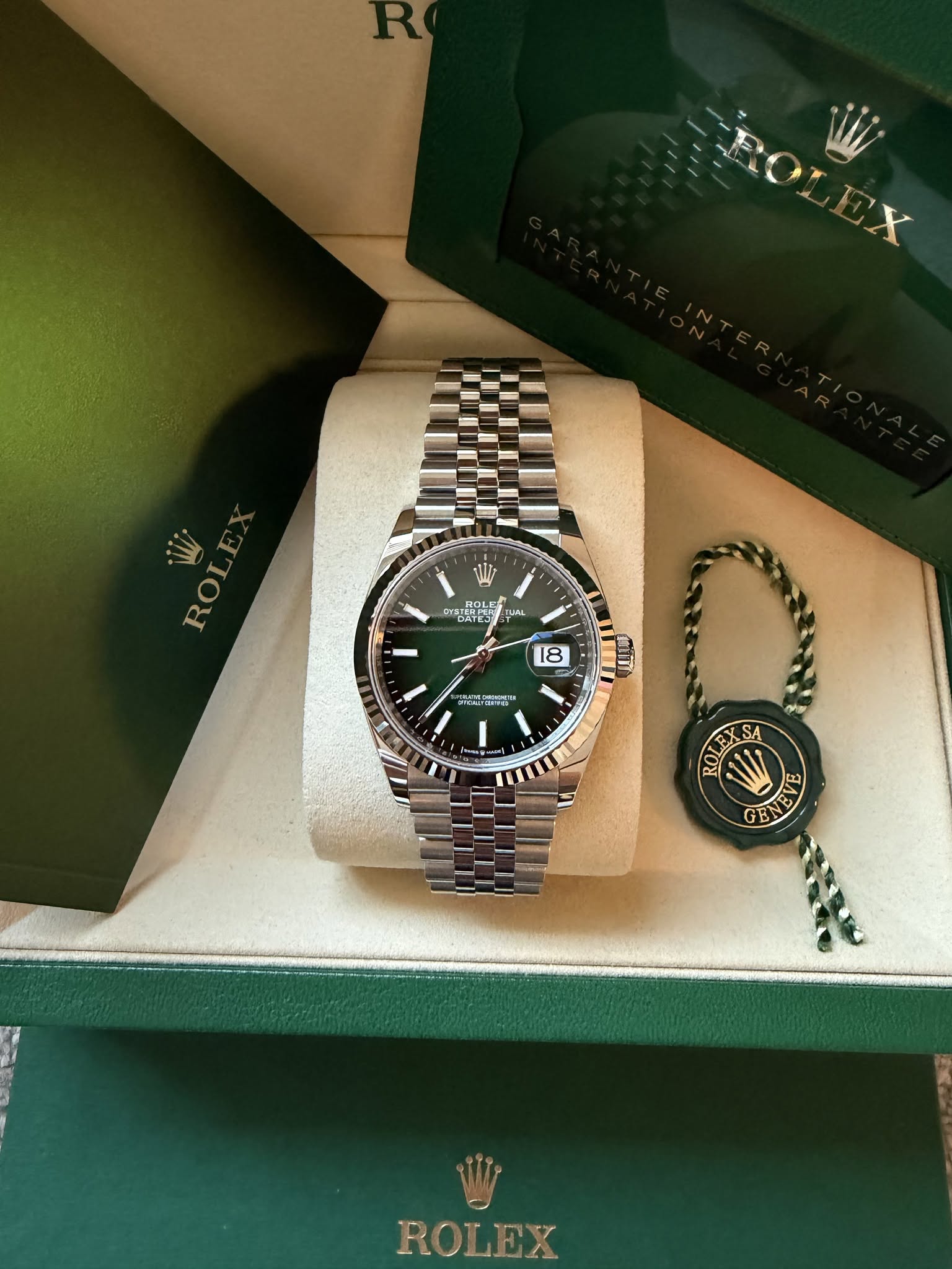May be an image of wrist watch and text that says 'RO L3 R TETA バ ROLE P TUAL 8 am 사행 ROLRY LPASA 1 SA ሌ כיז GEN YD GE ROLEX'