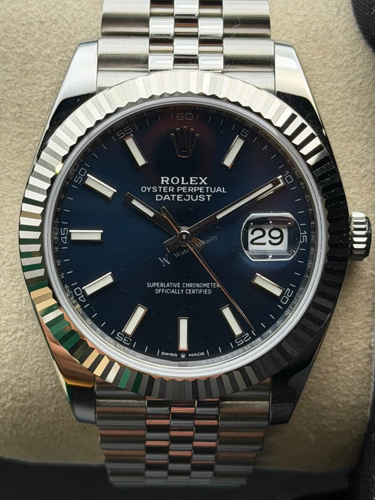 May be an image of wrist watch and text that says 'ROLEX OYSTERP RPERPE OYSTERPERPETUAL PE TUAL DATEJUST DAT mII 20 5 D 15 29 III ب o0 SUPERLATIVE SUPERLATIVECHRONOMETER…