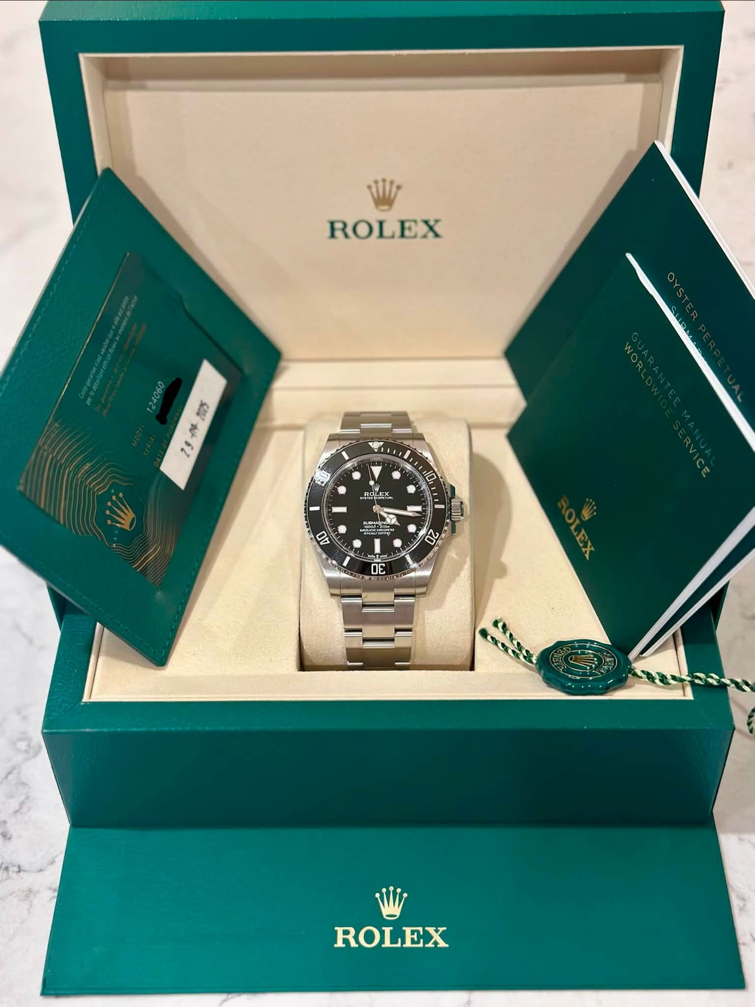 May be an image of wrist watch and text that says 'ROLEX 25 ብ 29 ١٠ W T BS ROLEX - حم ع 00 CA V DE ROLEX'