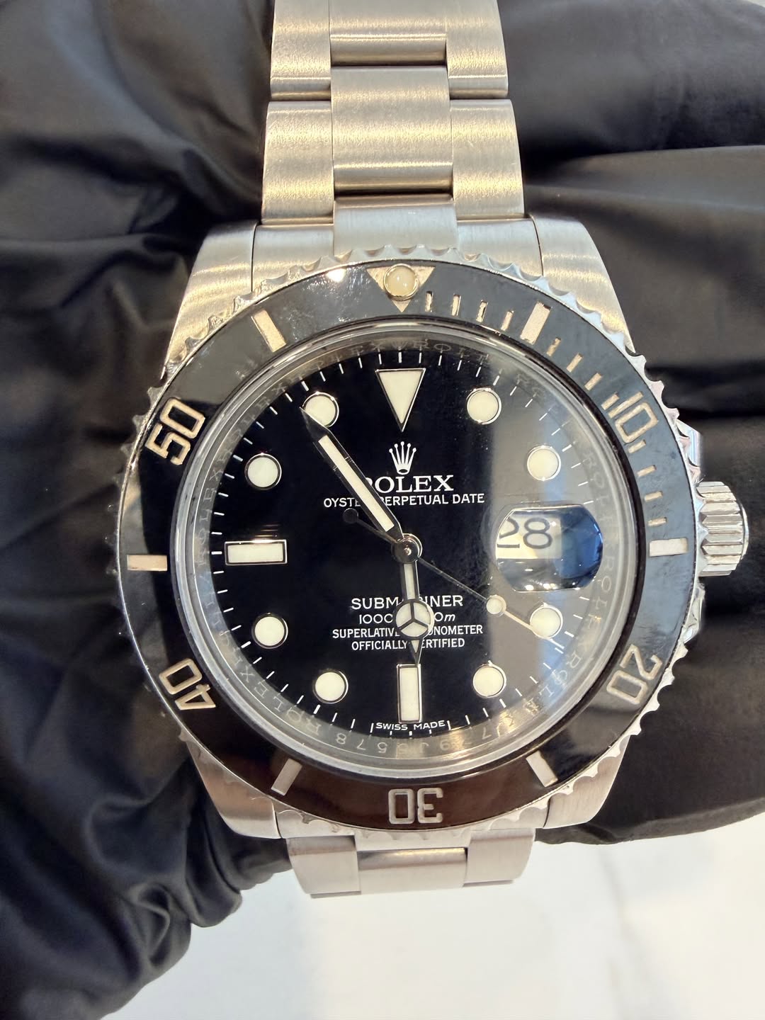 May be an image of wrist watch and text that says ': 50 OYST OLEX ERPETUALDA ERPETUAL DATE 110 28 SUBMNER lom SUBM UNER NOMETER TER ERTIFIED O SUPERLATIVL OFFICIALLY ٣ 40 SWISS…