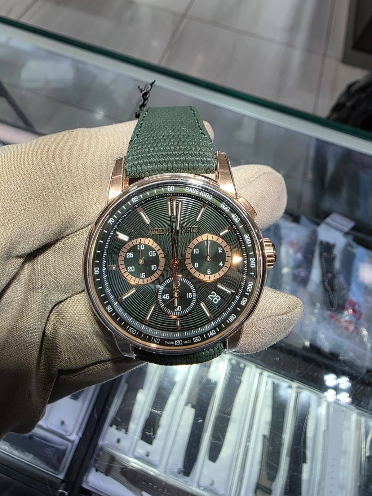 May be an image of wrist watch and text that says 'かむやが 60 65 70 ٤ I I BASE 1000 ชีนิด பரட்். ጥ 200 B OgI 8 4 B 50 45 06 D 6 30 FII 0a'