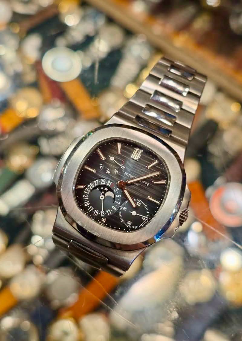 May be an image of wrist watch and text that says 'PATEK PE ن در Ló 5 ى F = 15-1 g os 4 婷 水 3. 11 VEỆ 60 15 N 1E 30 FRo'
