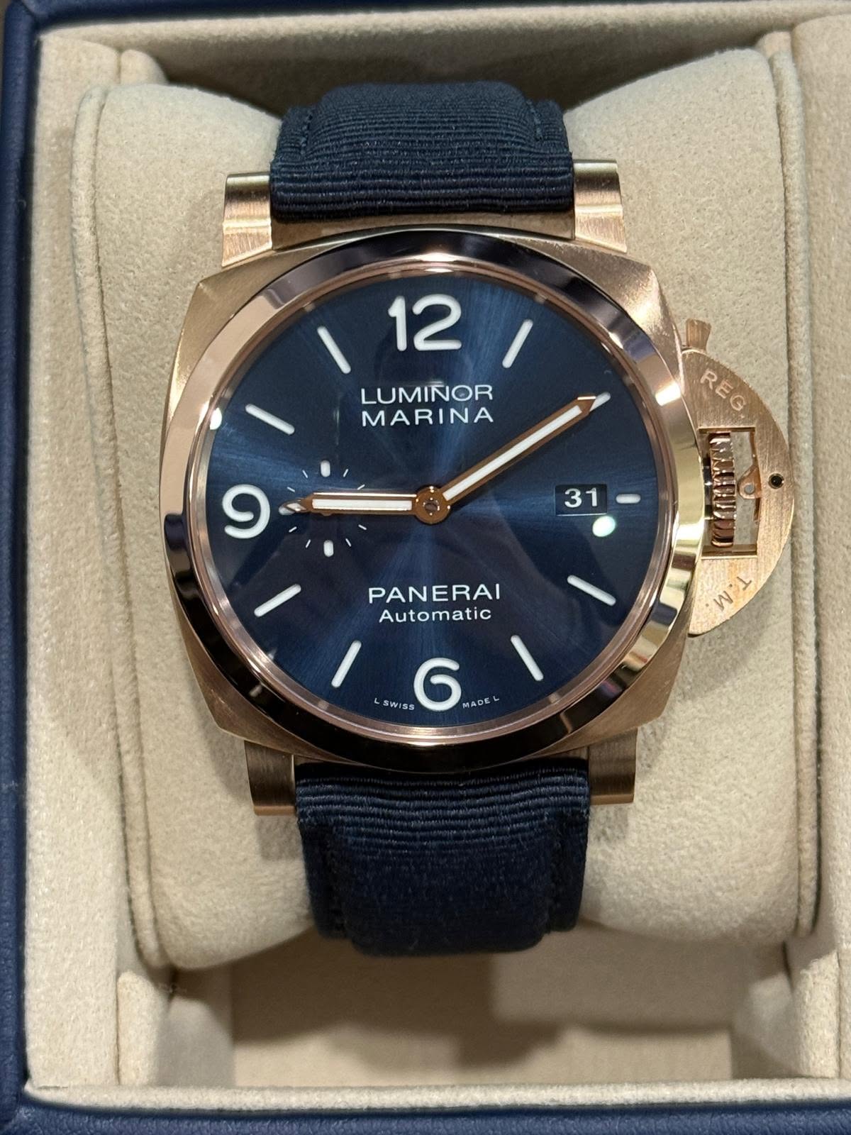 May be an image of wrist watch and text that says ',211 12 LUMIÑOR MARINA و 31 REG MIARUN AAU PANERAI Automatic WT W SWIS SS 6 MAC MAC MADE b 热'