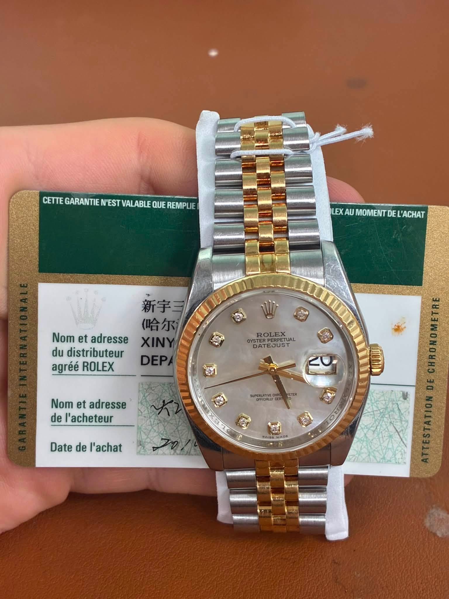 May be an image of wrist watch and text that says 'CETTE GARANTIE 'EST VALABLE QUE REMPLI CETEGARANTENESTVALABLEQUEREMPUE JE LEXAUMOMENTDEL'ACHAT LEX MOMENT DE ACHAT Nom et…