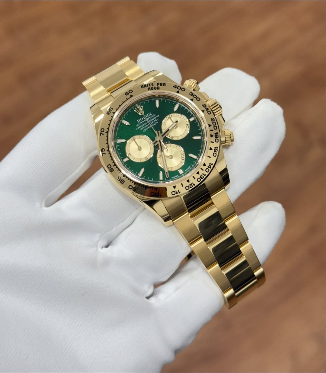 May be an image of wrist watch and text that says '5 WITSPER PER ROLEX KPERLAIY STEIN و ס7 ኣስ ንካል 140 ν W VEL ०24 110'