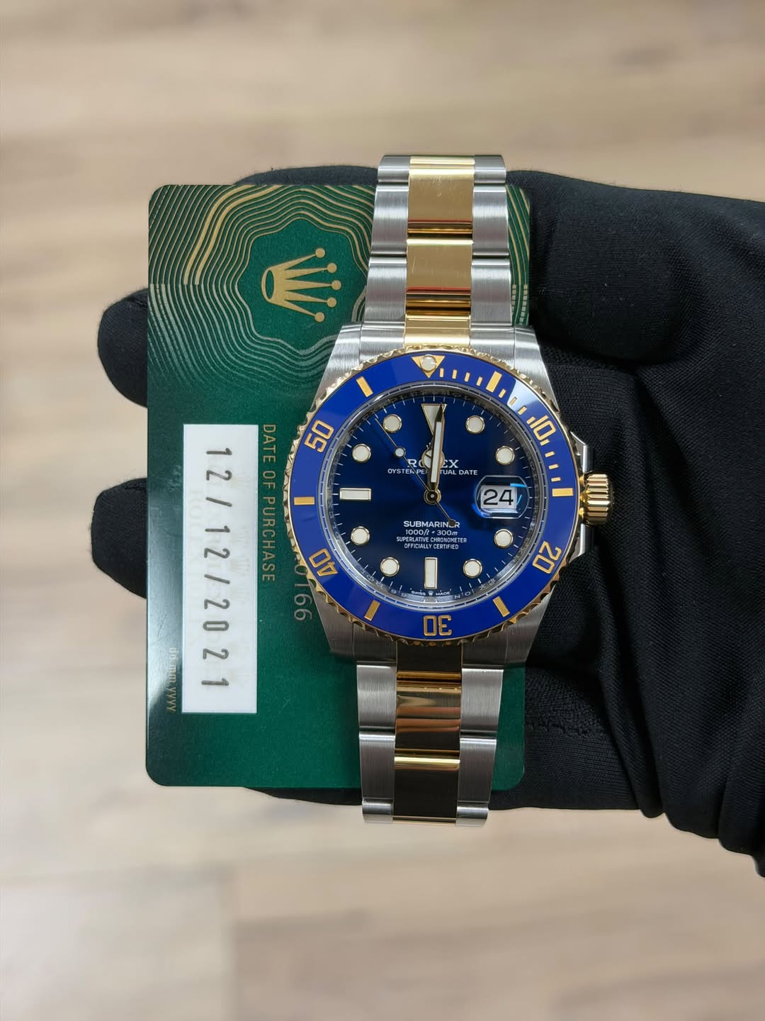 May be an image of wrist watch and text that says 'L 10, OHS TEMP 東島 R X DAT DATE 12/12/2021 A DATE 50 ١ 24 24 UBMARIN. SPIELE ATES ।ा। 40 20 30'